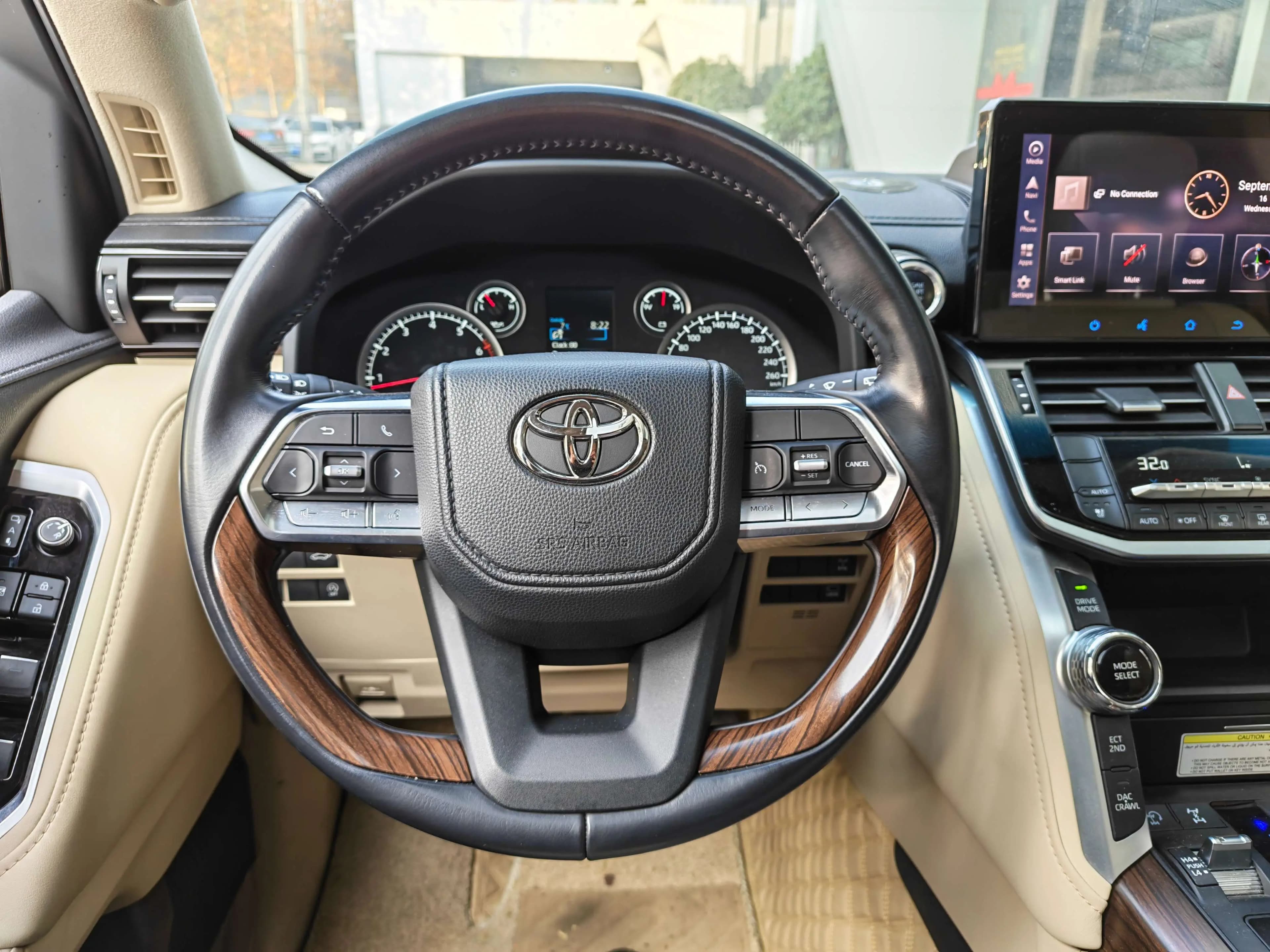 Toyota Land Cruiser 2023 г. 38997 км. — фото 7