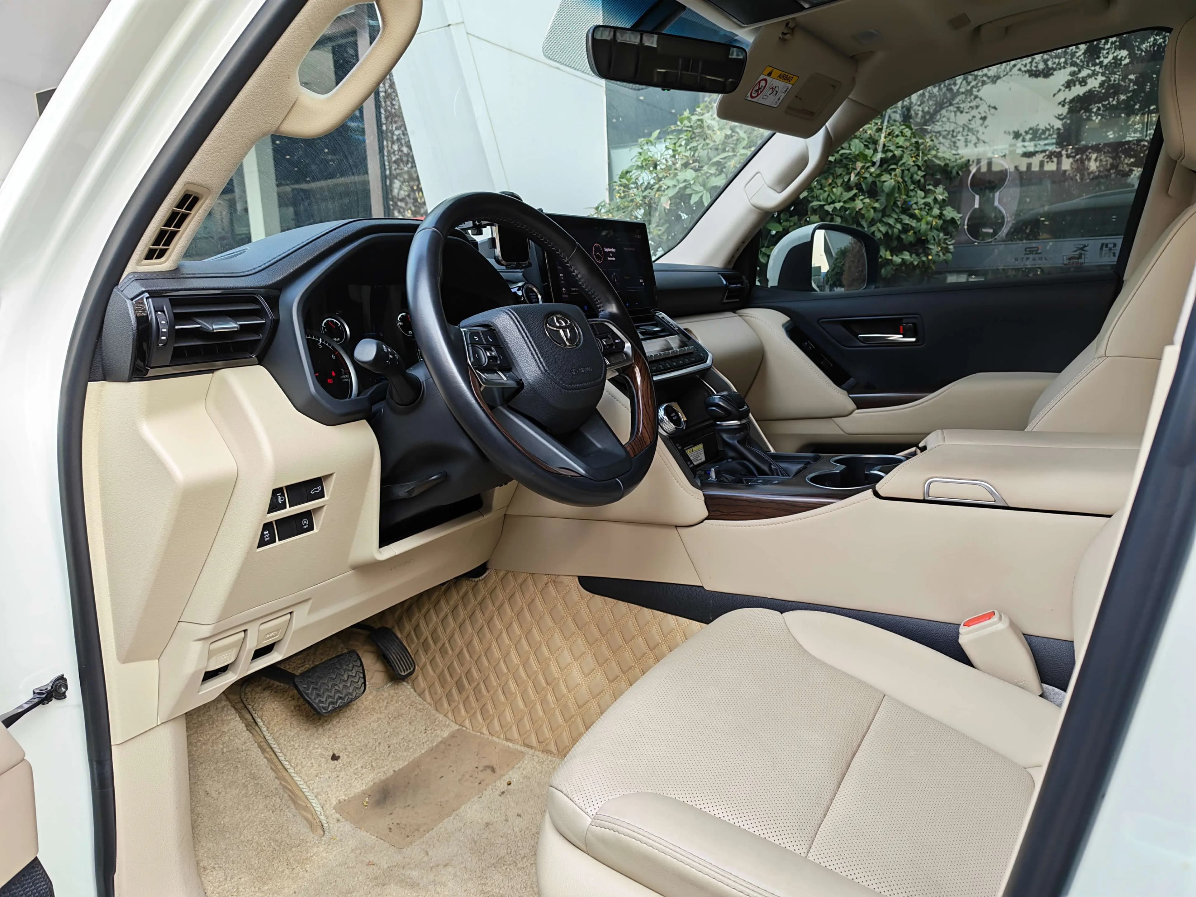 Toyota Land Cruiser 2023 г. 38997 км. — фото 9