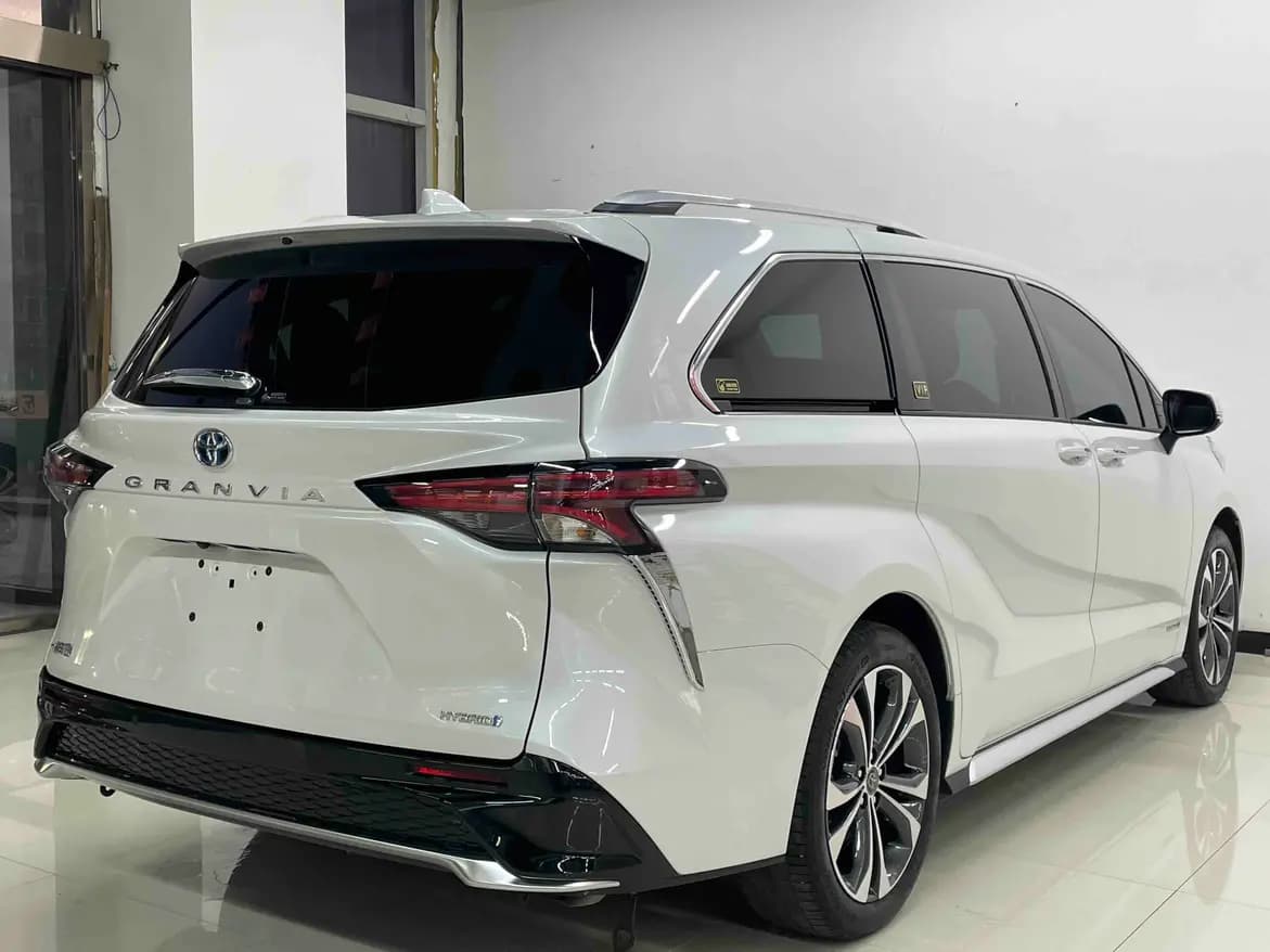 Toyota Granvia 2023 г. 15077 км. — фото 6