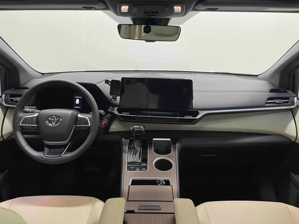 Toyota Granvia 2023 г. 15077 км. — фото 8
