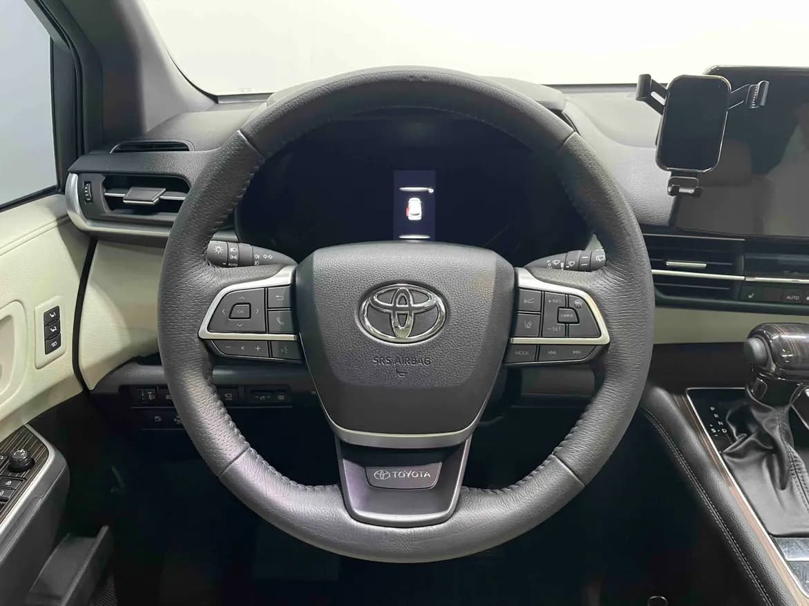Toyota Granvia 2023 г. 15077 км. — фото 9