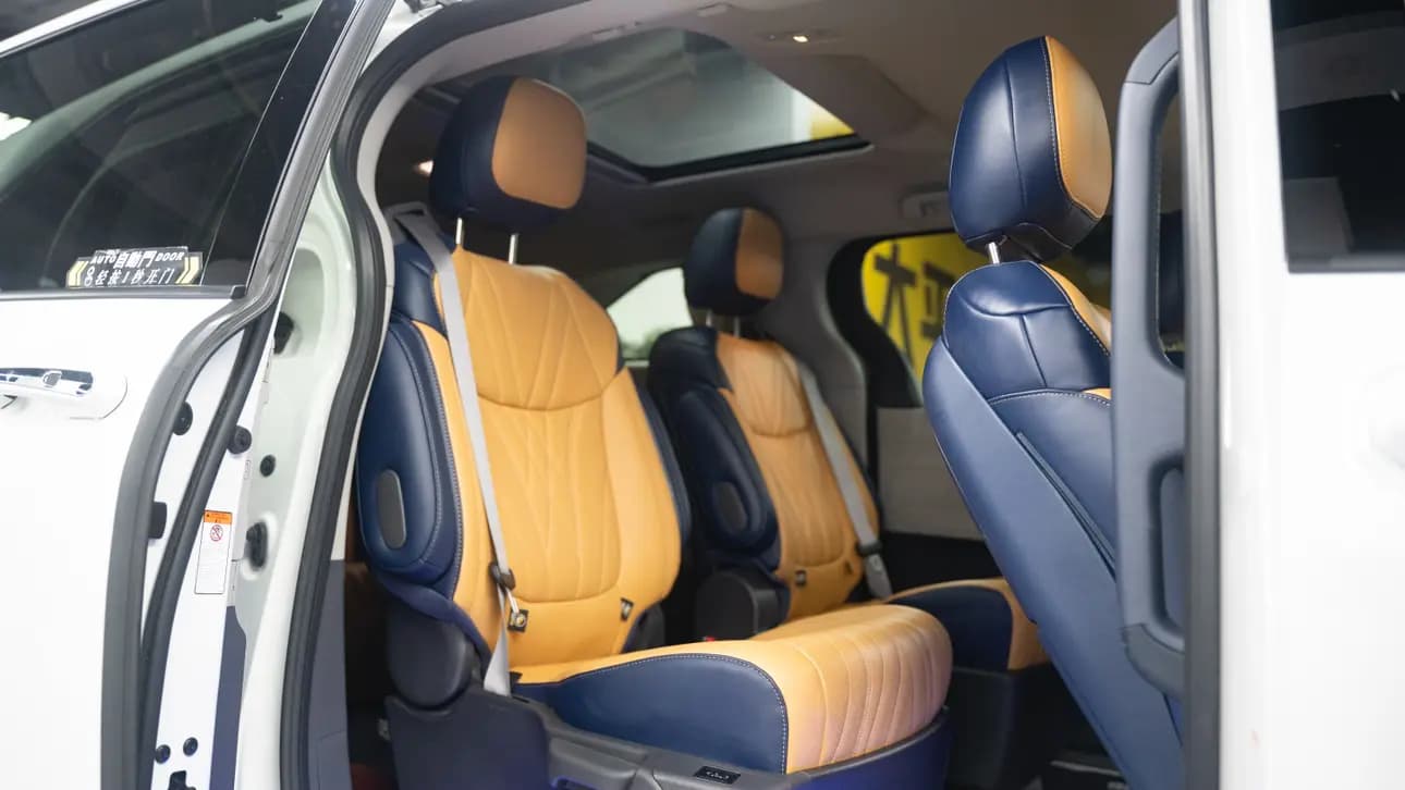 Toyota Granvia 2023 г. 43078 км. — фото 22