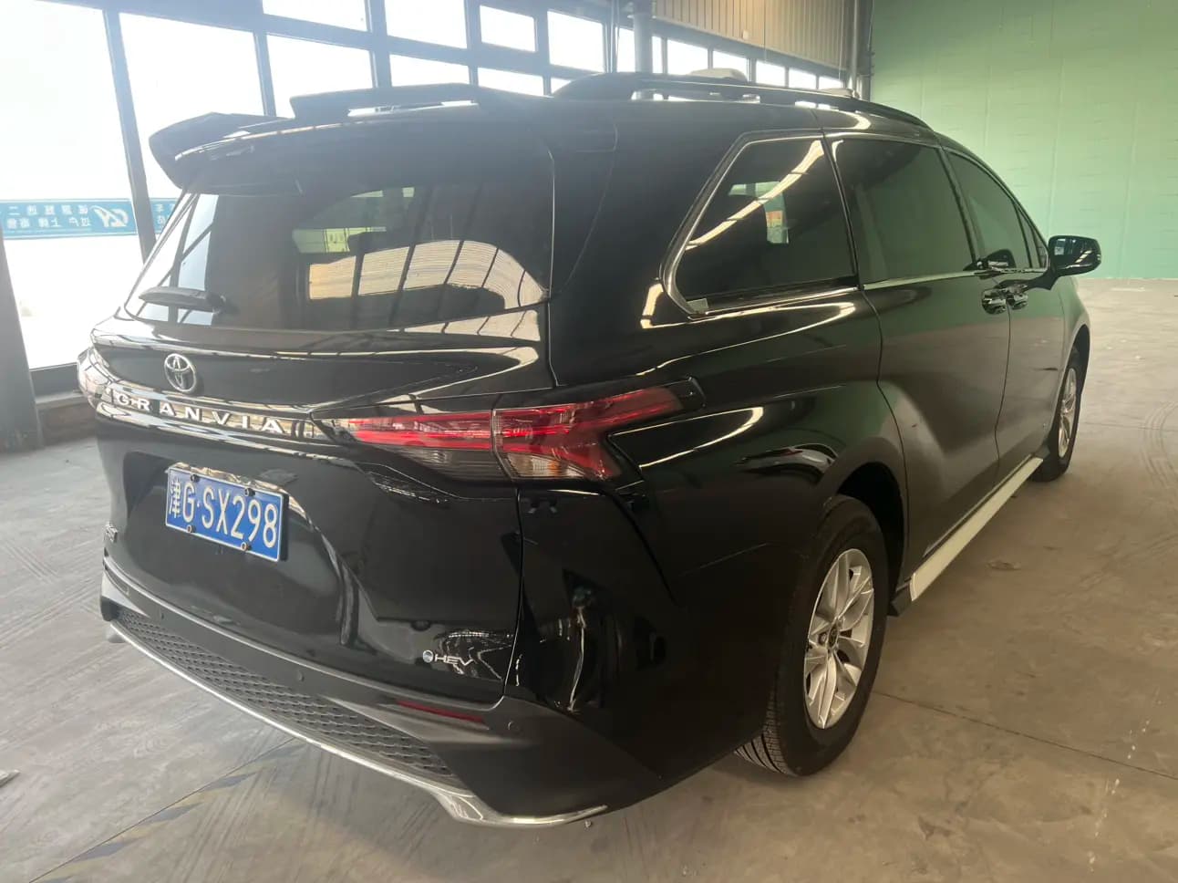 Toyota Granvia 2024 г. 9079 км. — фото 4