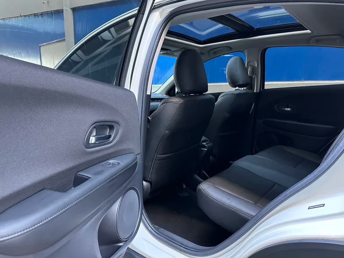 Honda Vezel 2022 г. 49107 км. — фото 10