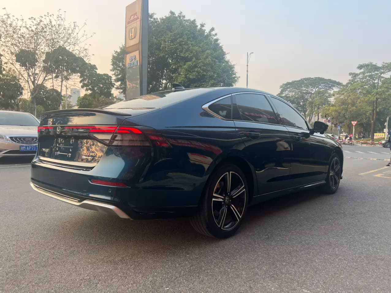 Honda Accord PHEV 2023 г. 36099 км. — фото 4
