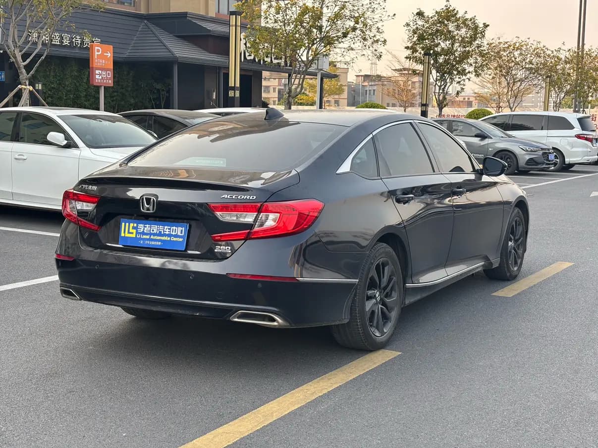 Honda Accord 2021 г. 62089 км. — фото 4