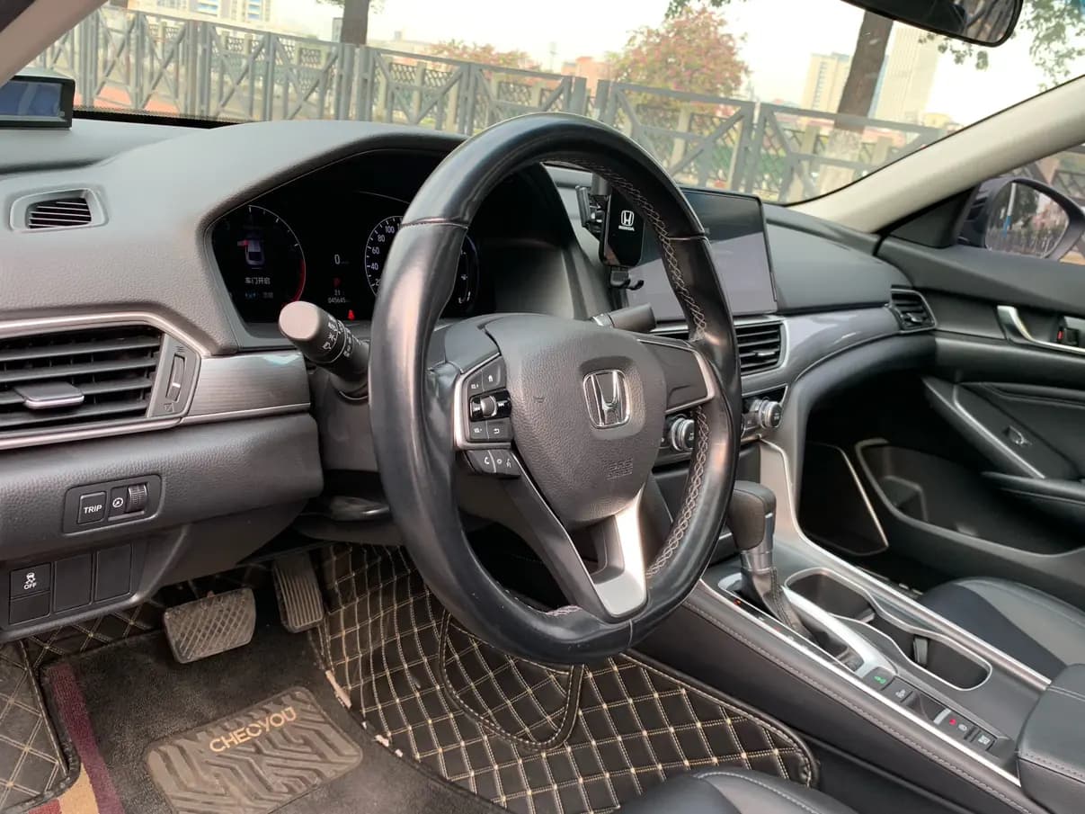 Honda Accord 2022 г. 45085 км. — фото 13