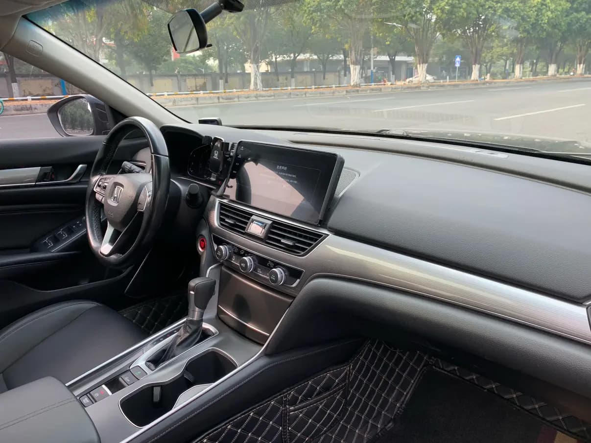 Honda Accord 2022 г. 45085 км. — фото 17