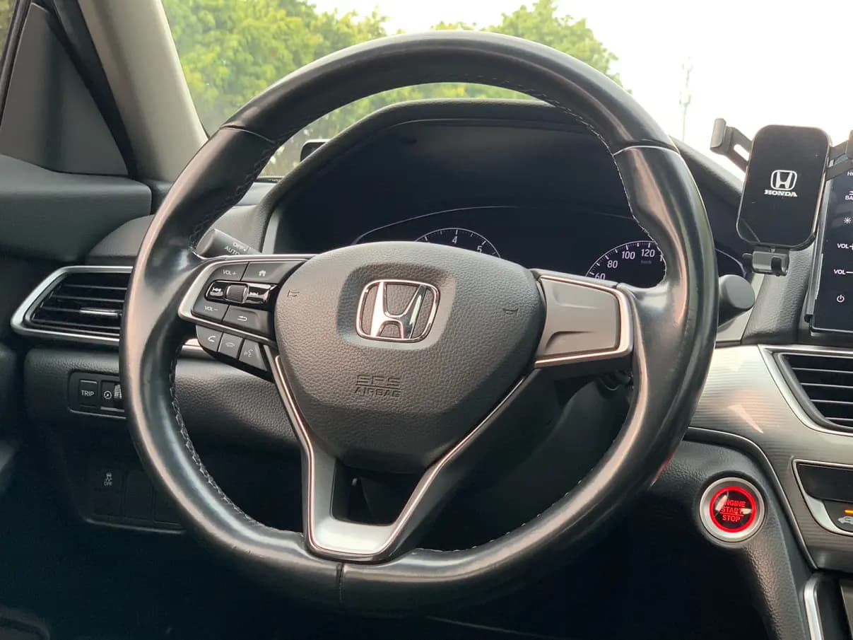 Honda Accord 2022 г. 45085 км. — фото 19
