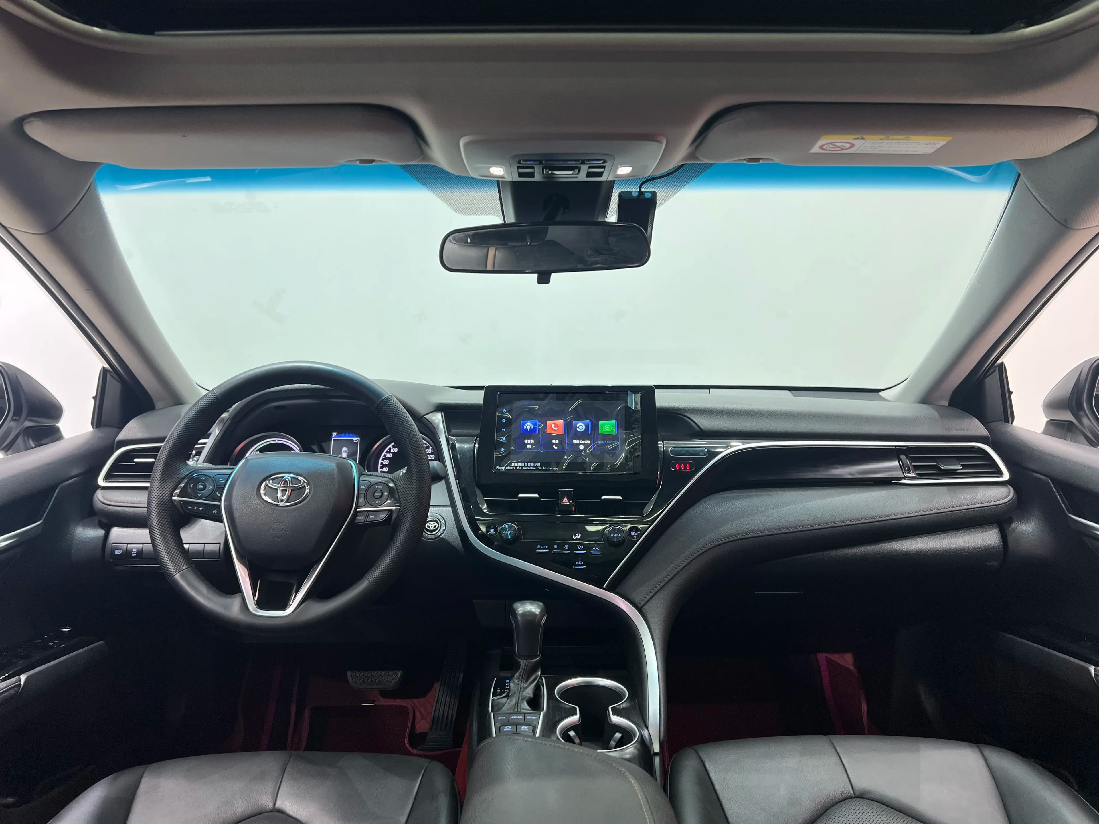 Toyota Camry 2023 г. 56103 км. — фото 12