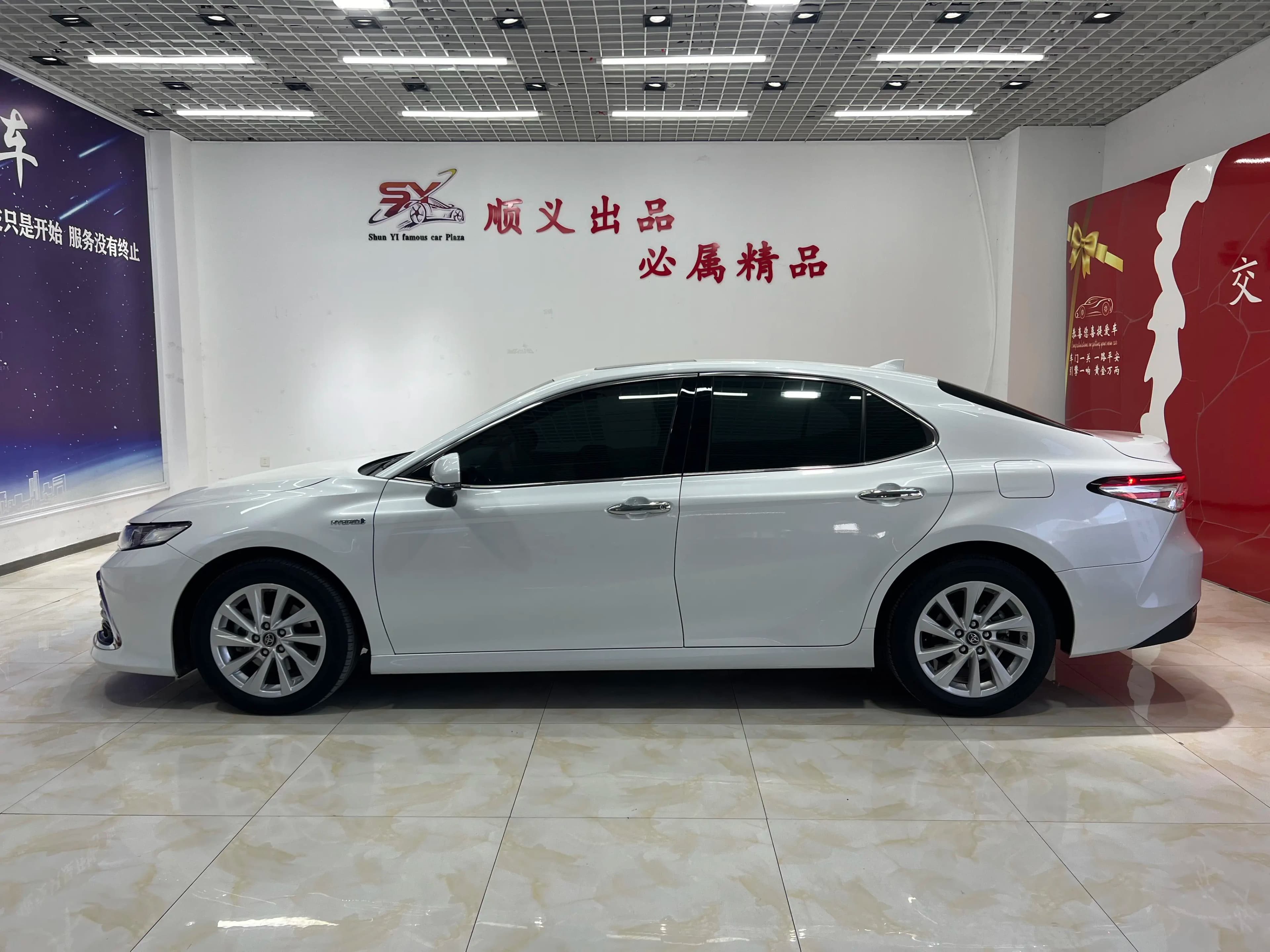 Toyota Camry 2023 г. 56103 км. — фото 3