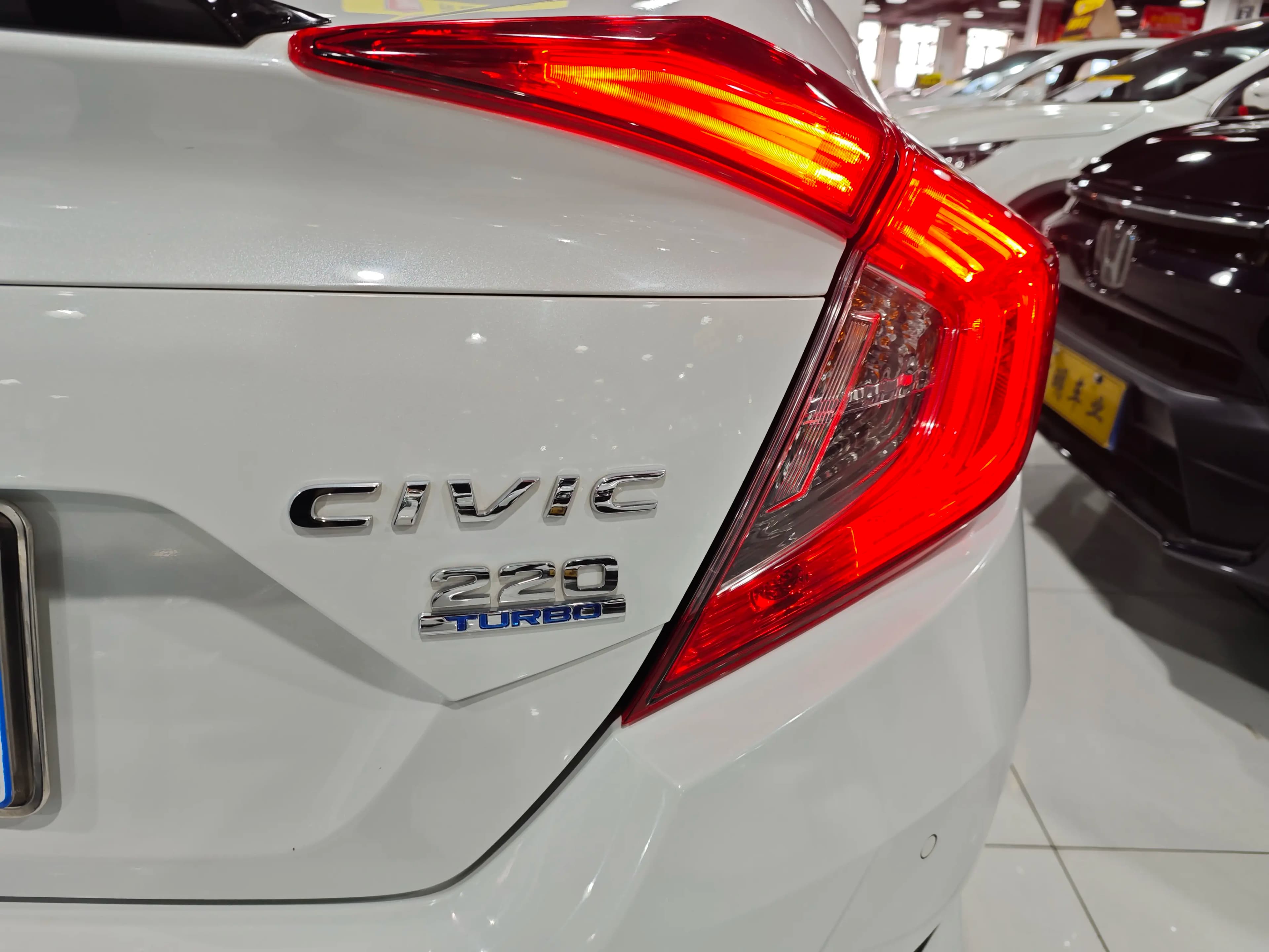 Honda Civic 2022 г. 28000 км. — фото 12