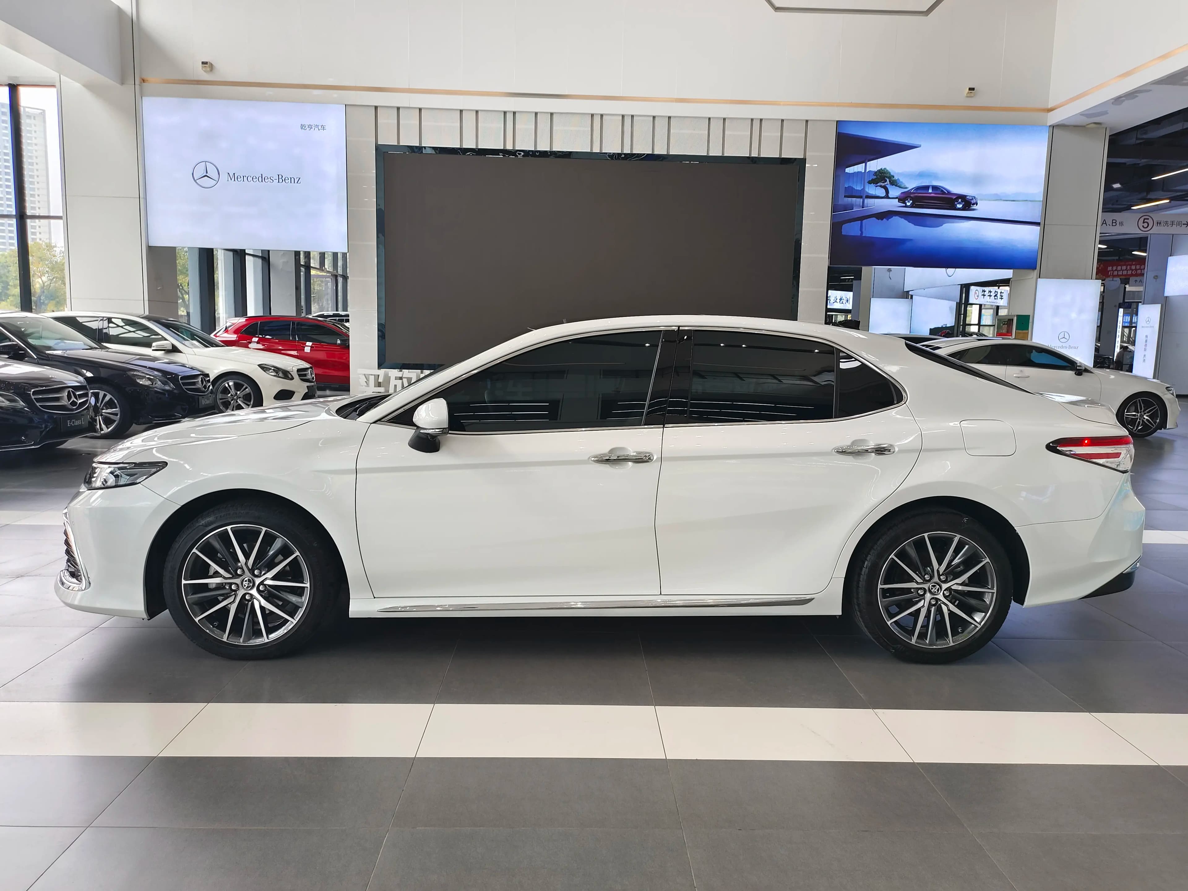 Toyota Camry 2024 г. 14105 км. — фото 4