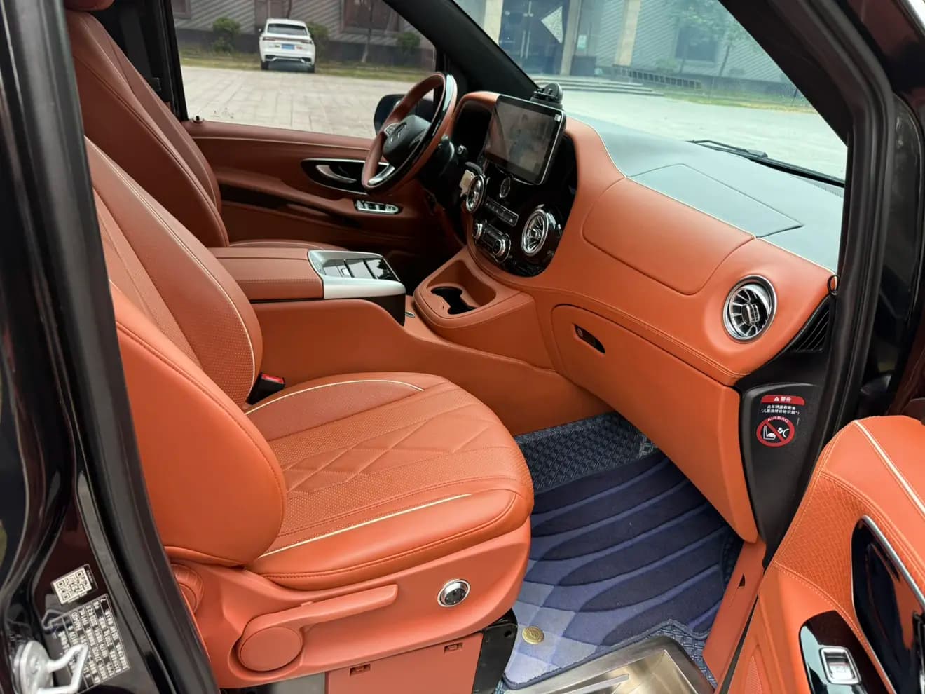 Mercedes-Benz Vito 2023 г. 23000 км. — фото 10