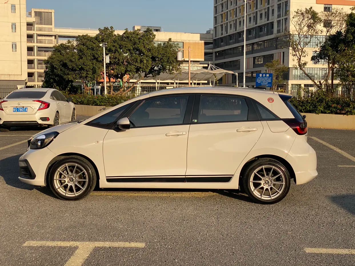 Honda Fit 2021 г. 52135 км. — фото 4