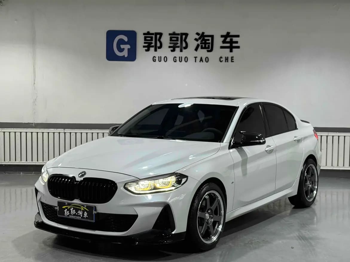 BMW 1 Series 2023 г. 24073 км.