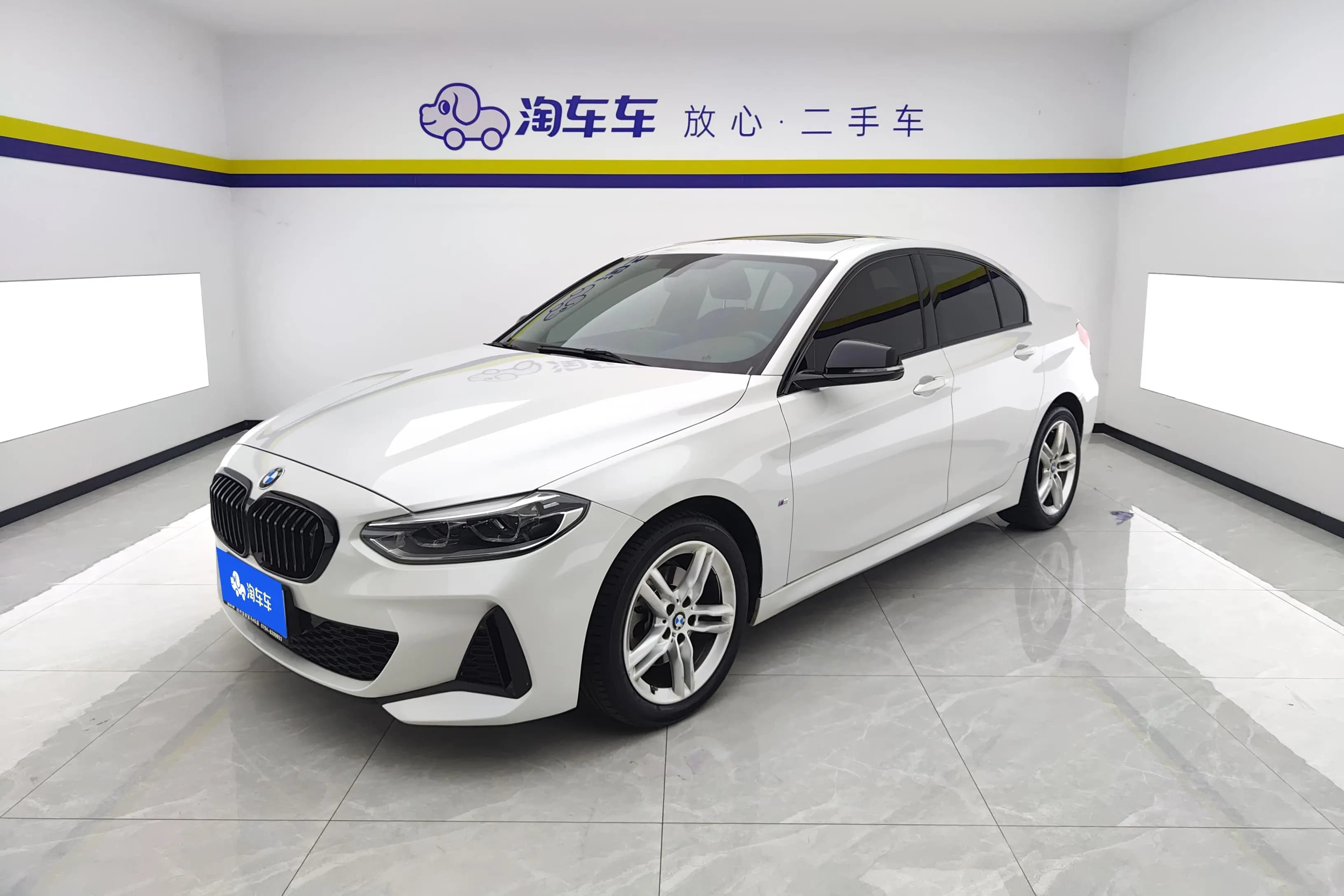 BMW 1 Series 2023 г. 33074 км.