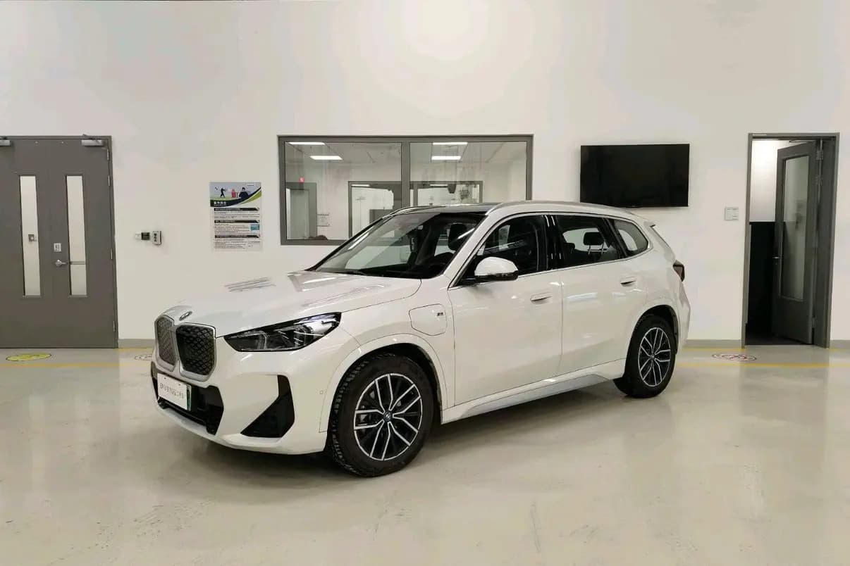 BMW iX1 2025 г. 20095 км.