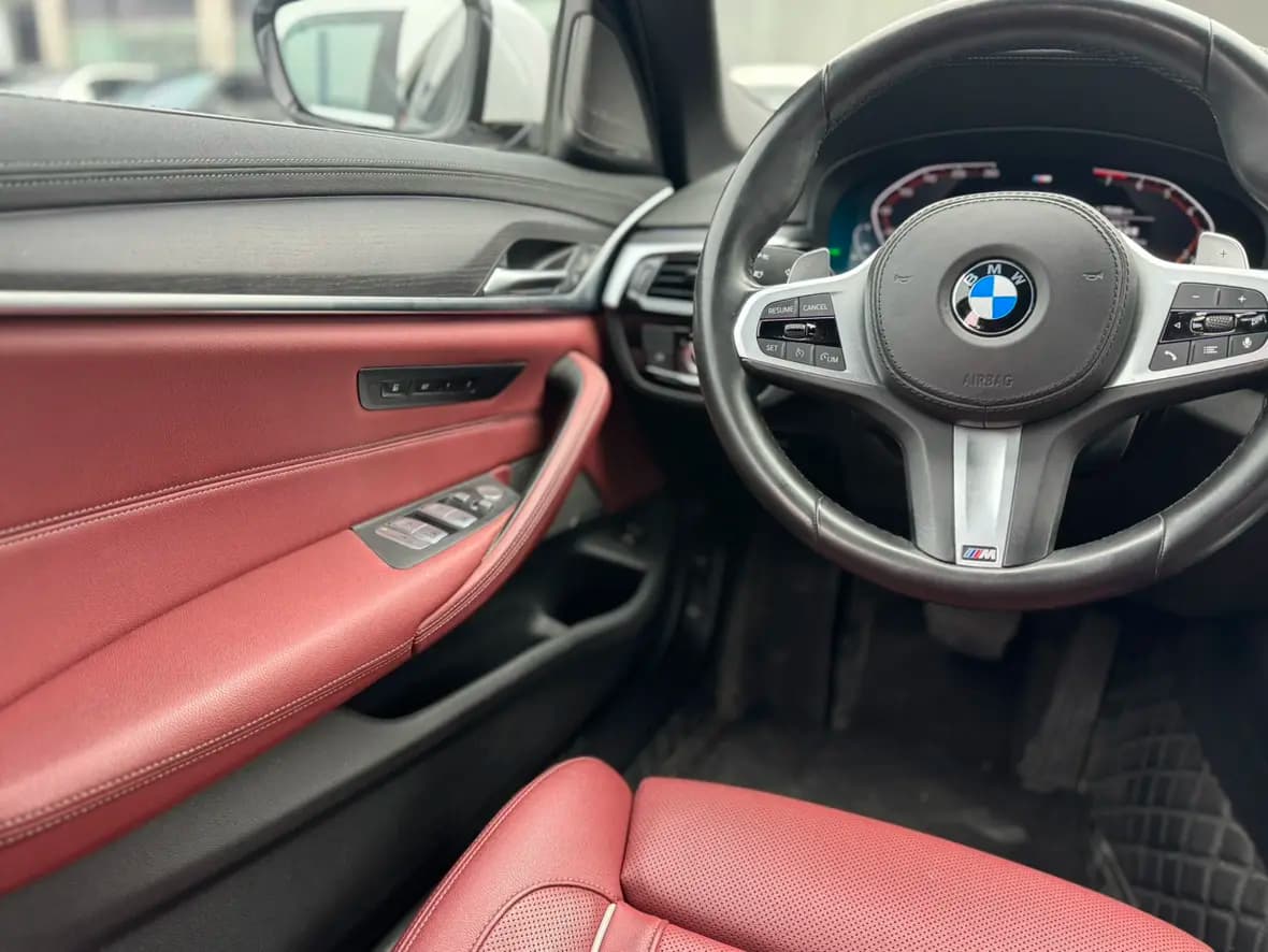 BMW 5 Series 2022 г. 74024 км. — фото 14
