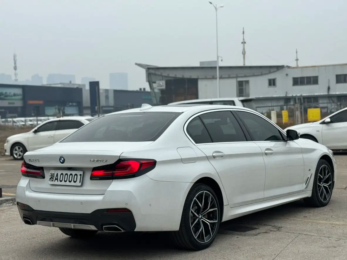 BMW 5 Series 2022 г. 74024 км. — фото 3
