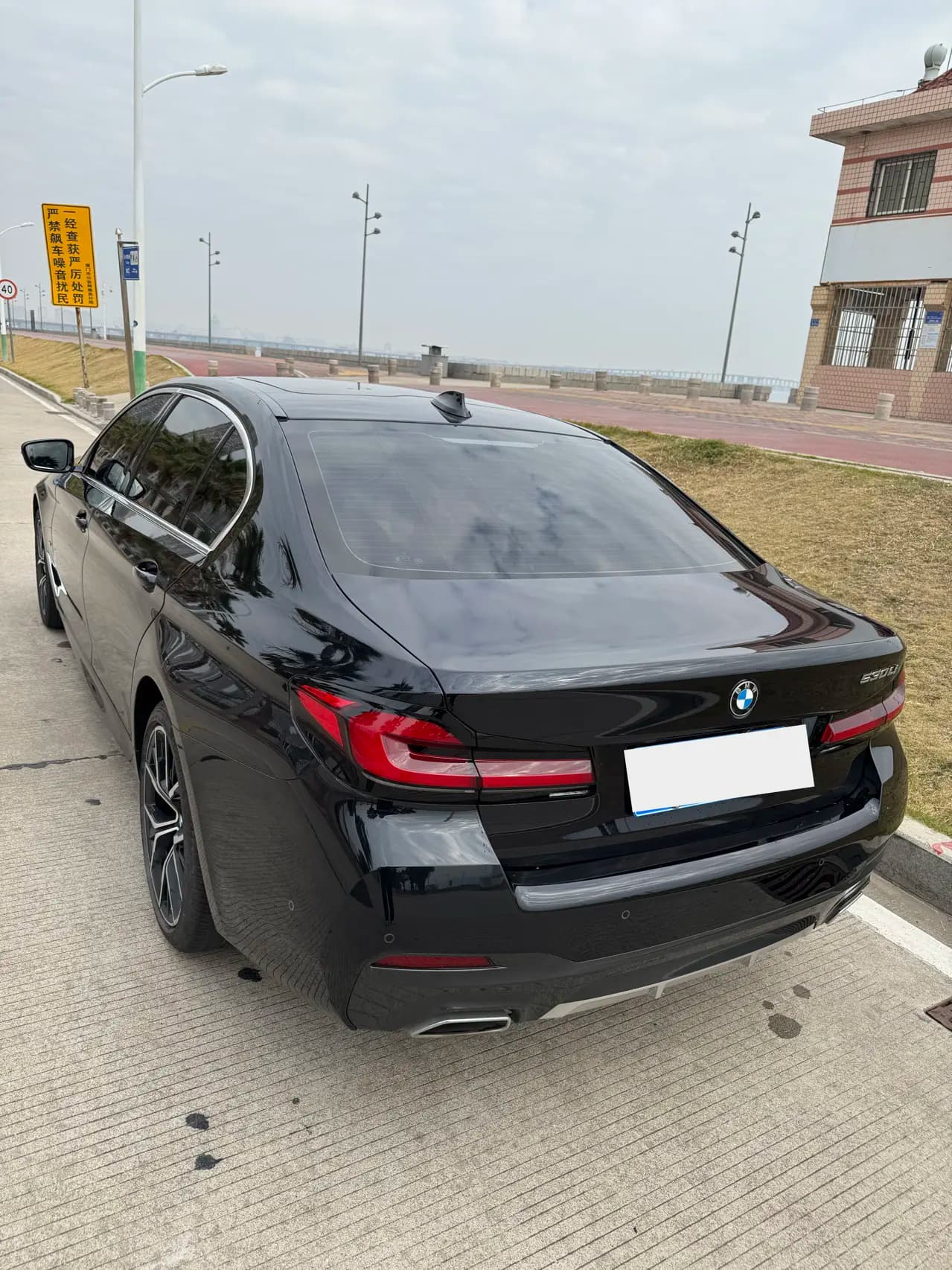 BMW 5 Series 2022 г. 30087 км. — фото 3