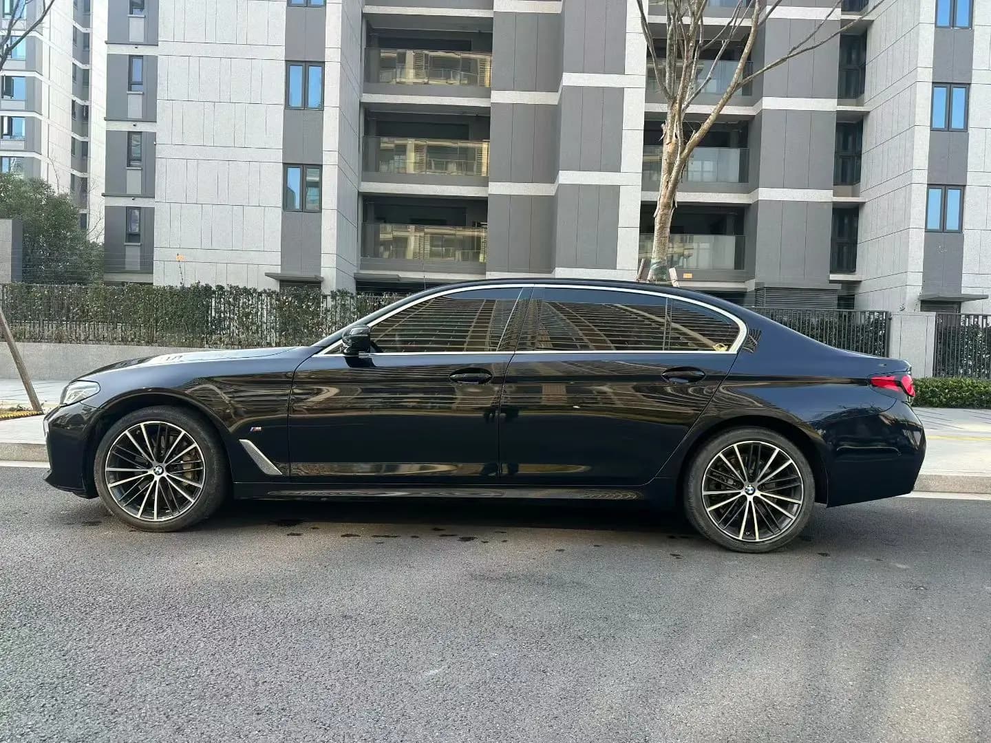 BMW 5 Series 2023 г. 72123 км. — фото 2