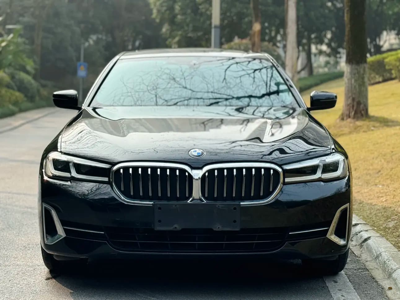 BMW 5 Series 2024 г. 40121 км. — фото 2