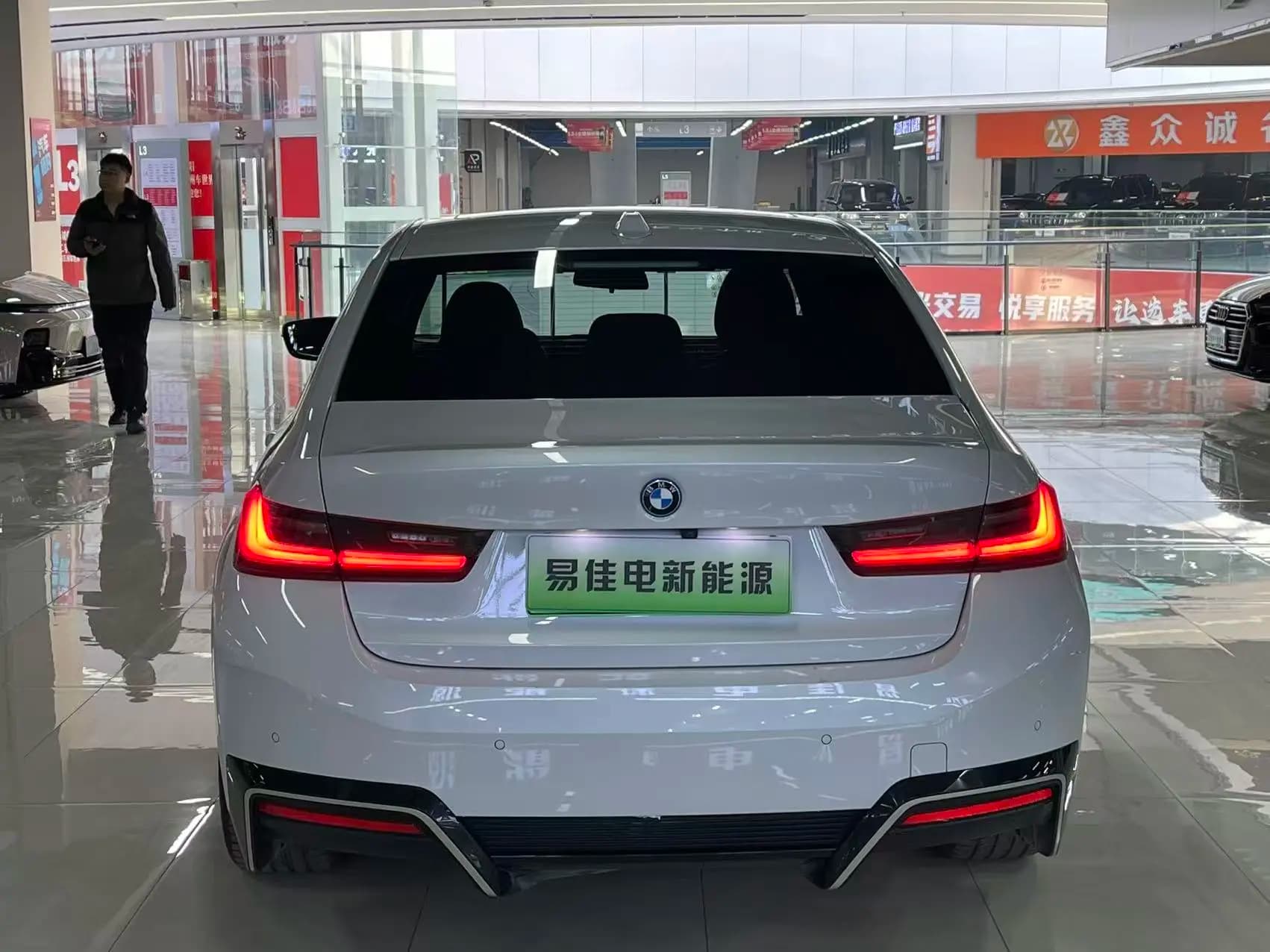 BMW i3 2023 г. 58145 км. — фото 3