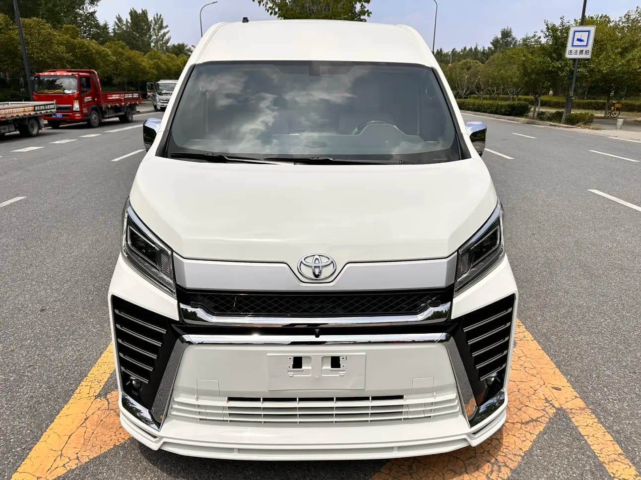 Toyota HiAce 2025 г. 5043 км. — фото 2