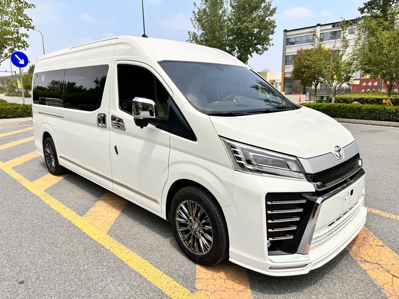 Toyota HiAce 2025 г. 5043 км. — фото 3