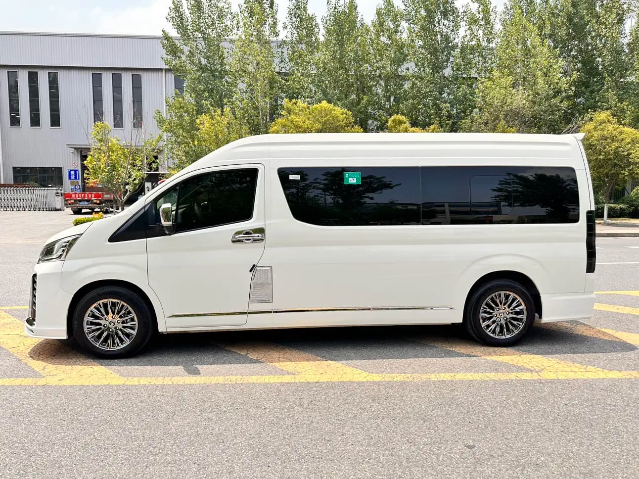 Toyota HiAce 2025 г. 5043 км. — фото 4