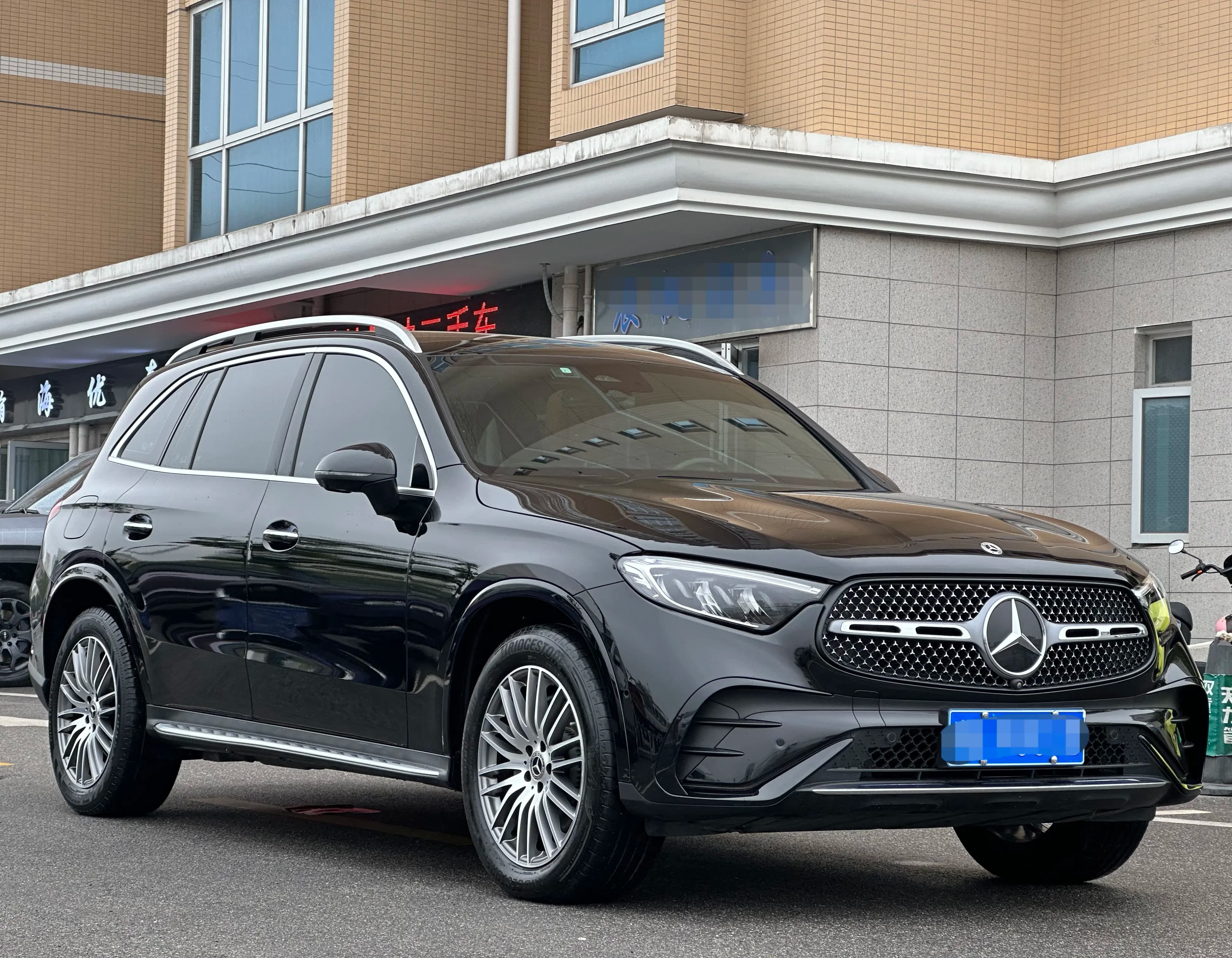 Mercedes-Benz GLC 2023 г. 60000 км. — фото 3