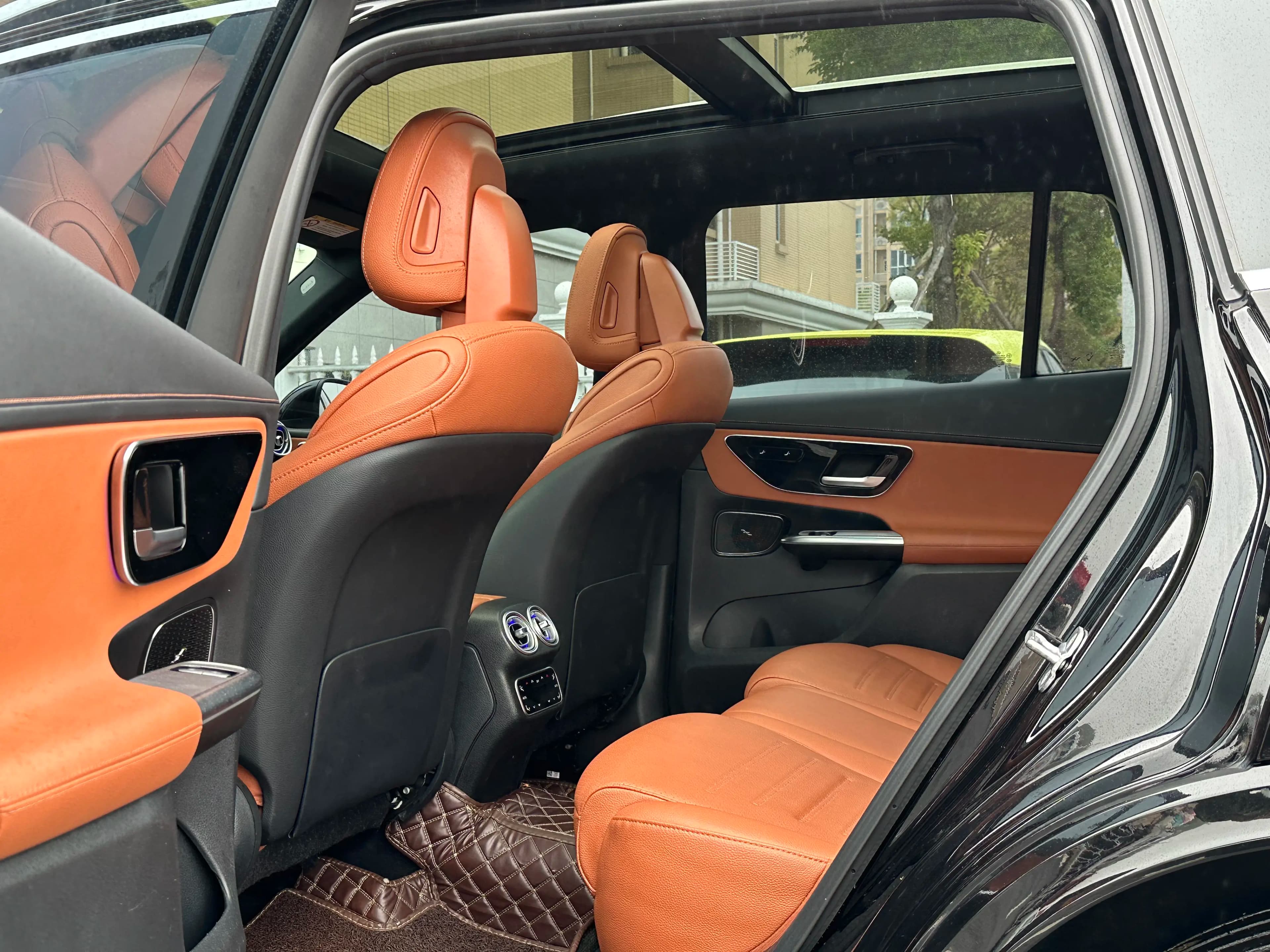 Mercedes-Benz GLC 2023 г. 60000 км. — фото 10