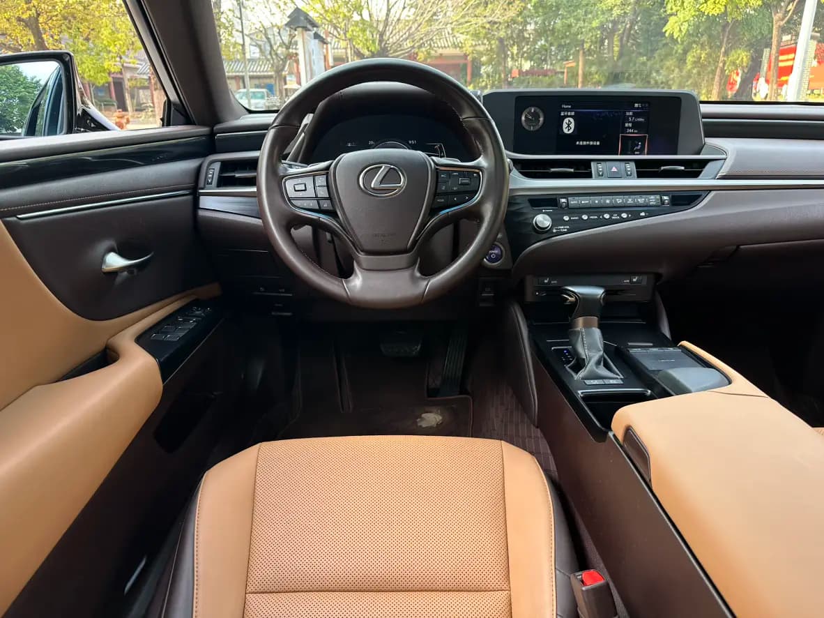 Lexus ES 2021 г. 66108 км. — фото 4