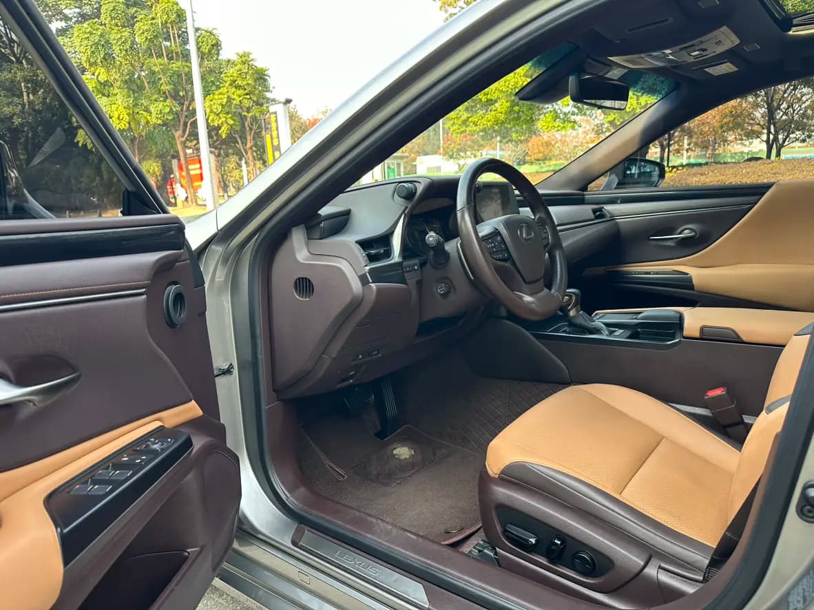 Lexus ES 2021 г. 66108 км. — фото 6