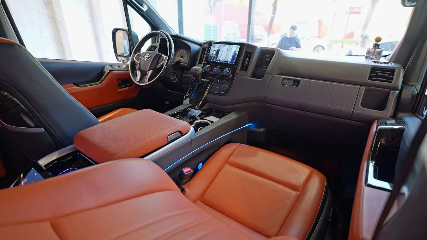 Toyota HiAce 2023 г. 2036 км. — фото 15