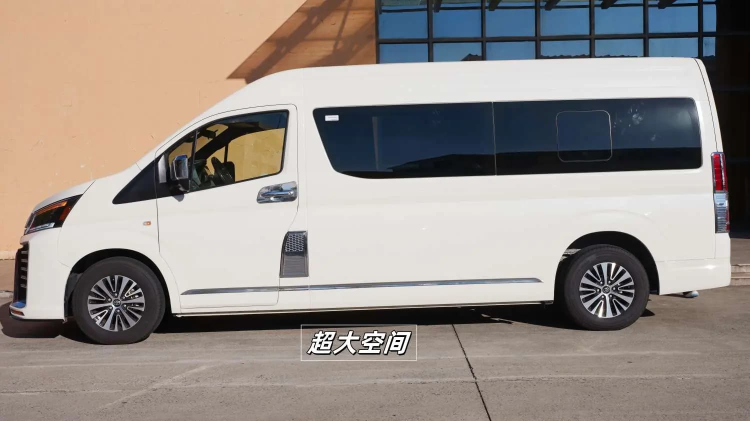 Toyota HiAce 2023 г. 2036 км. — фото 4
