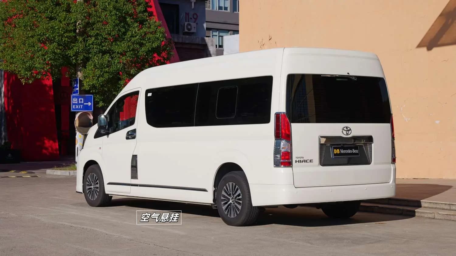 Toyota HiAce 2023 г. 2036 км. — фото 5
