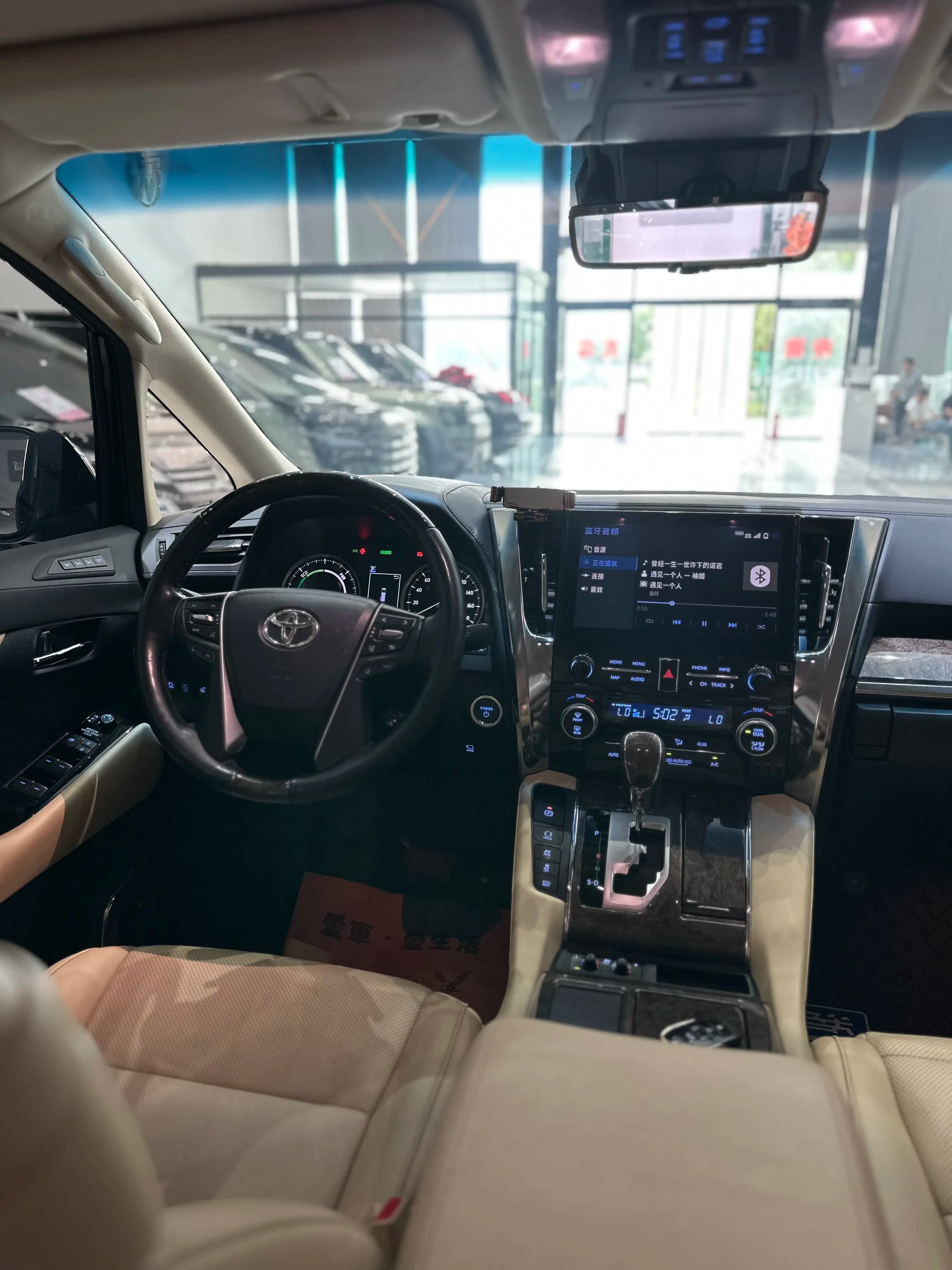 Toyota Crown Wellfire 2023 г. 87045 км. — фото 10