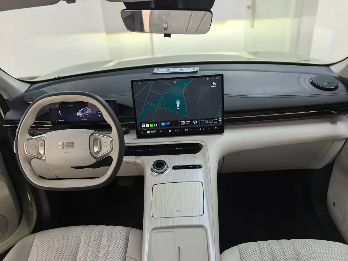 Geely Galaxy E5 2025 г. 9400 км. — фото 13