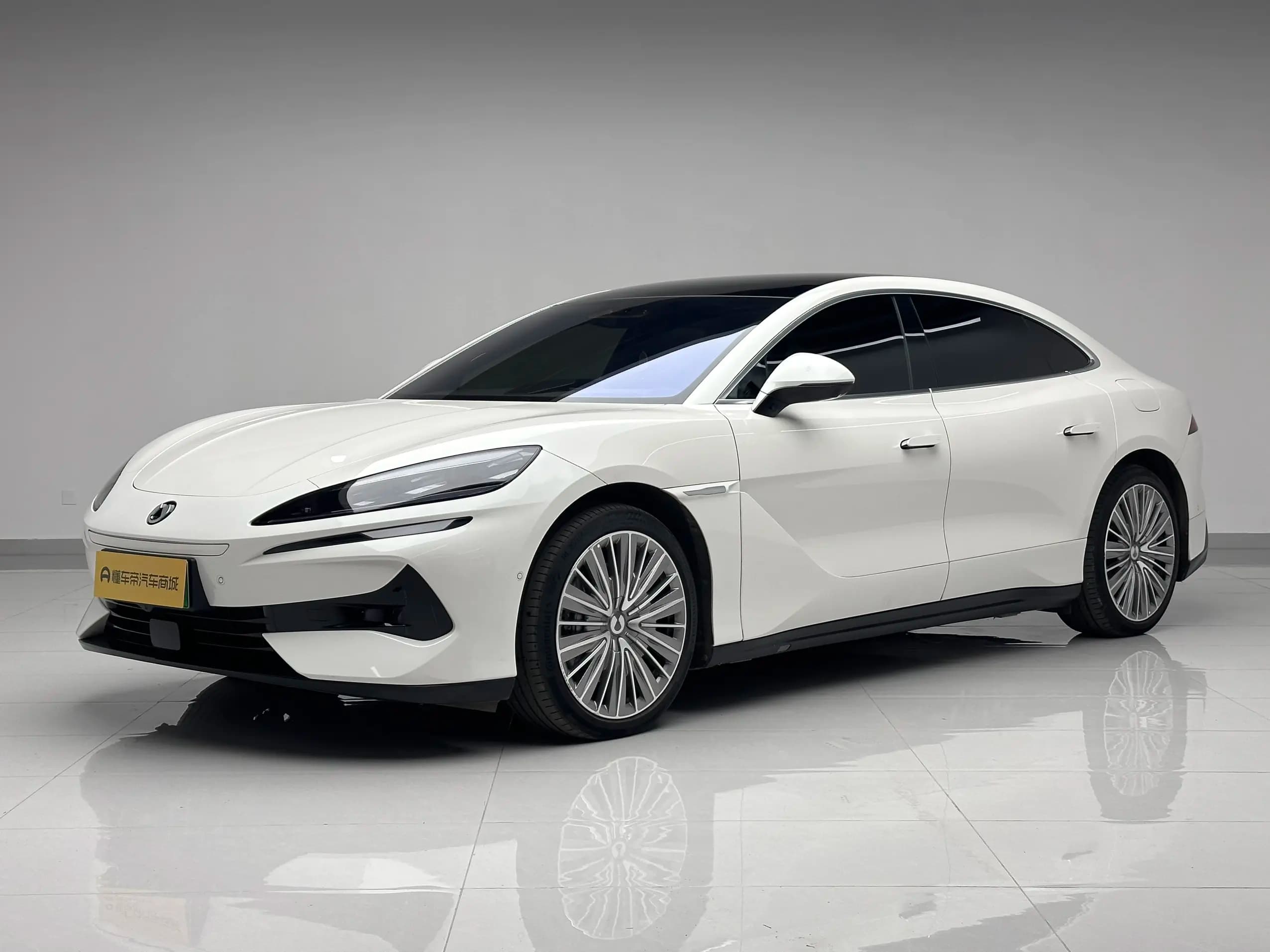 Denza Tengzhong Z9 DM 2024 г. 16497 км.