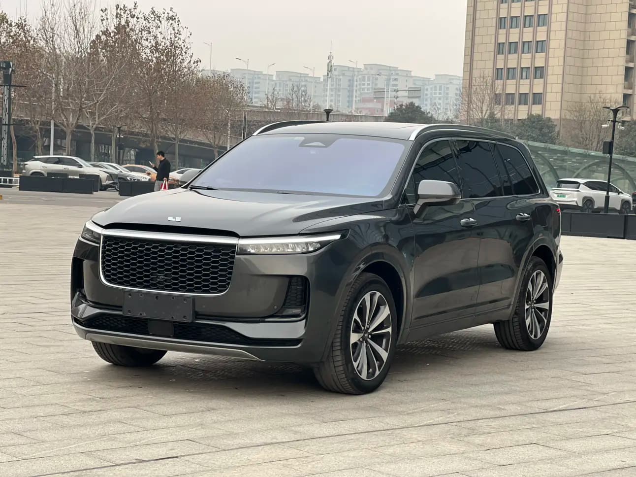 Lixiang ONE 2022 г. 98045 км.