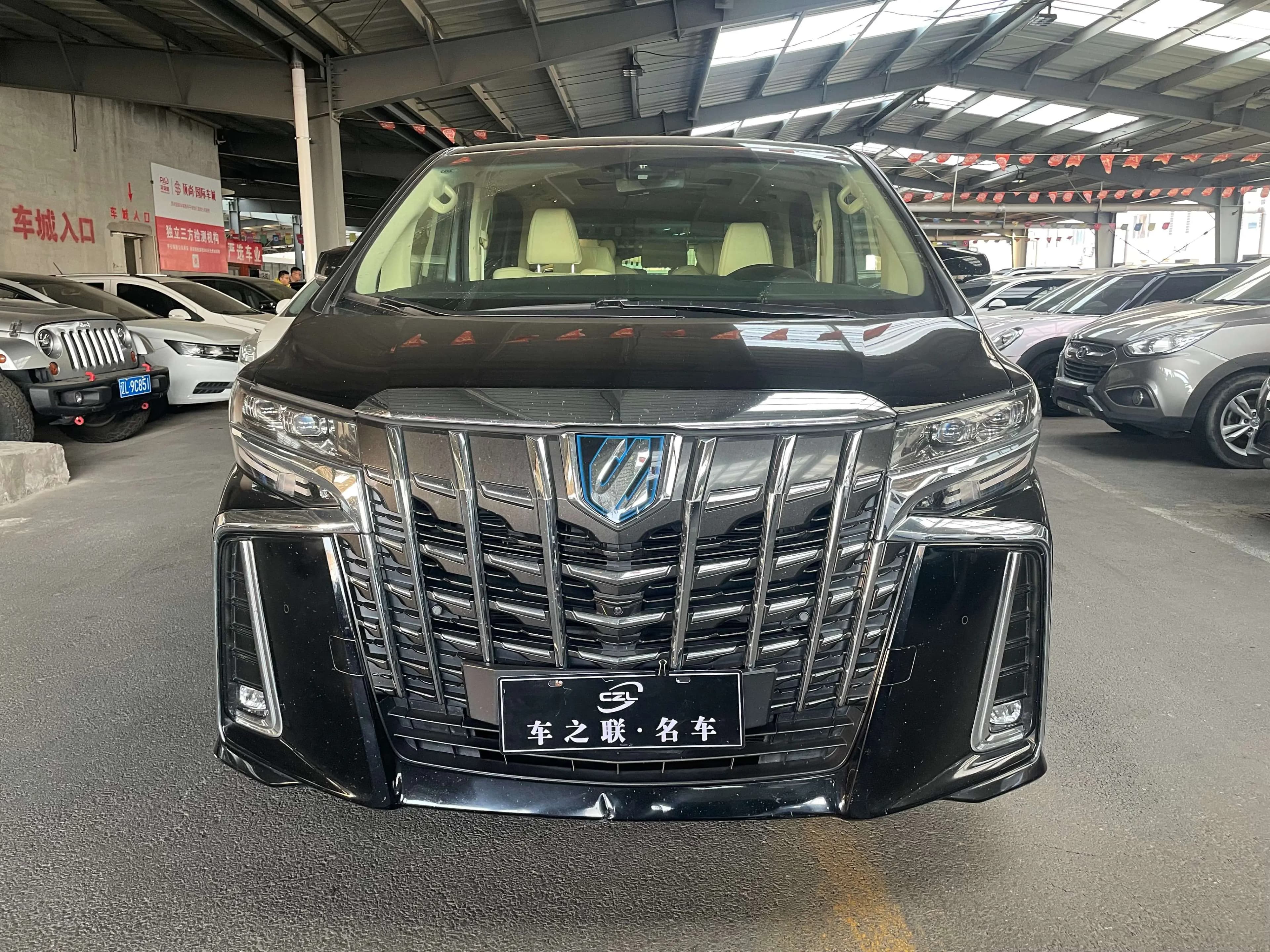 Toyota Alphard 2022 г. 68006 км. — фото 2