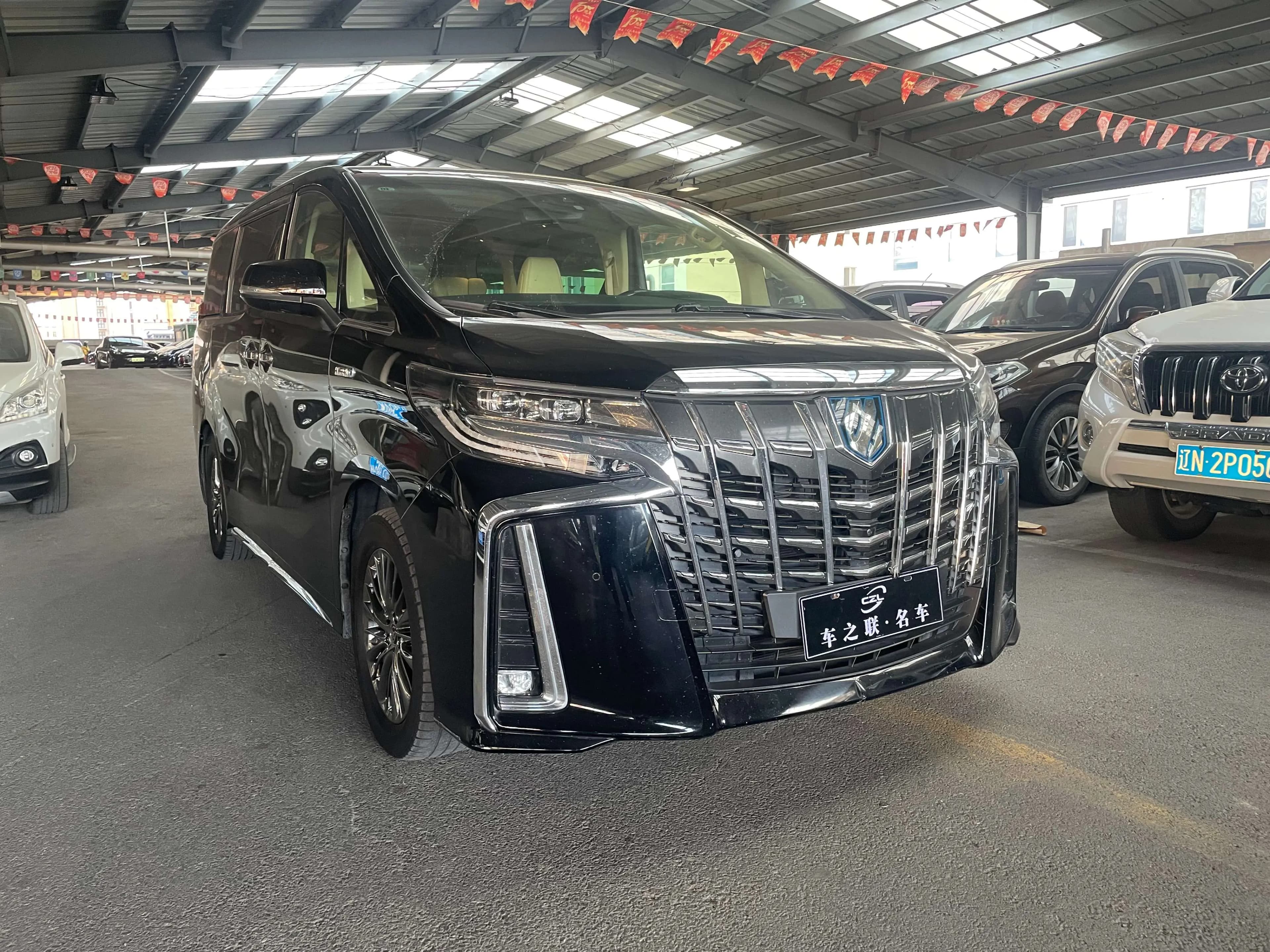 Toyota Alphard 2022 г. 68006 км. — фото 3