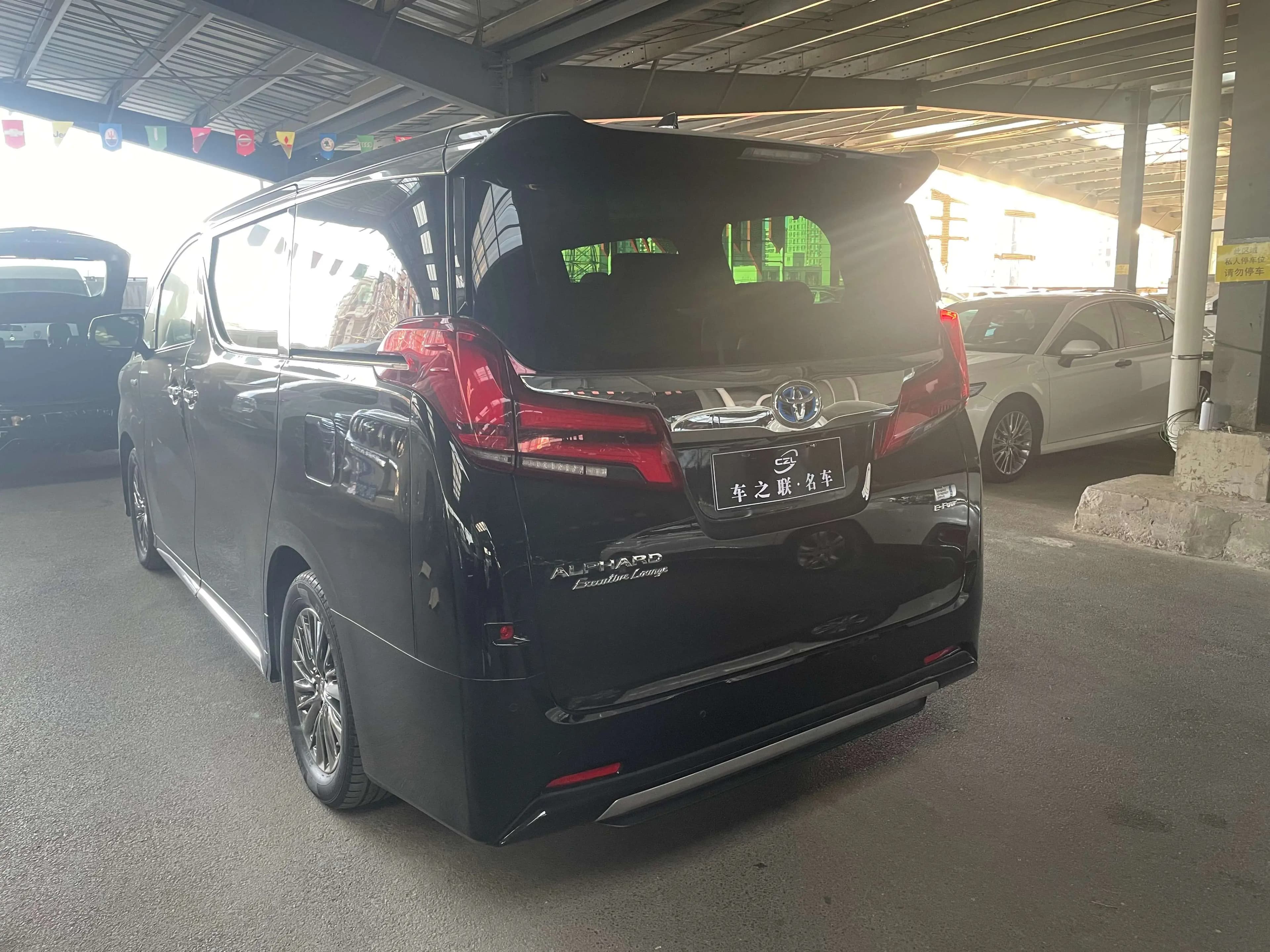 Toyota Alphard 2022 г. 68006 км. — фото 4