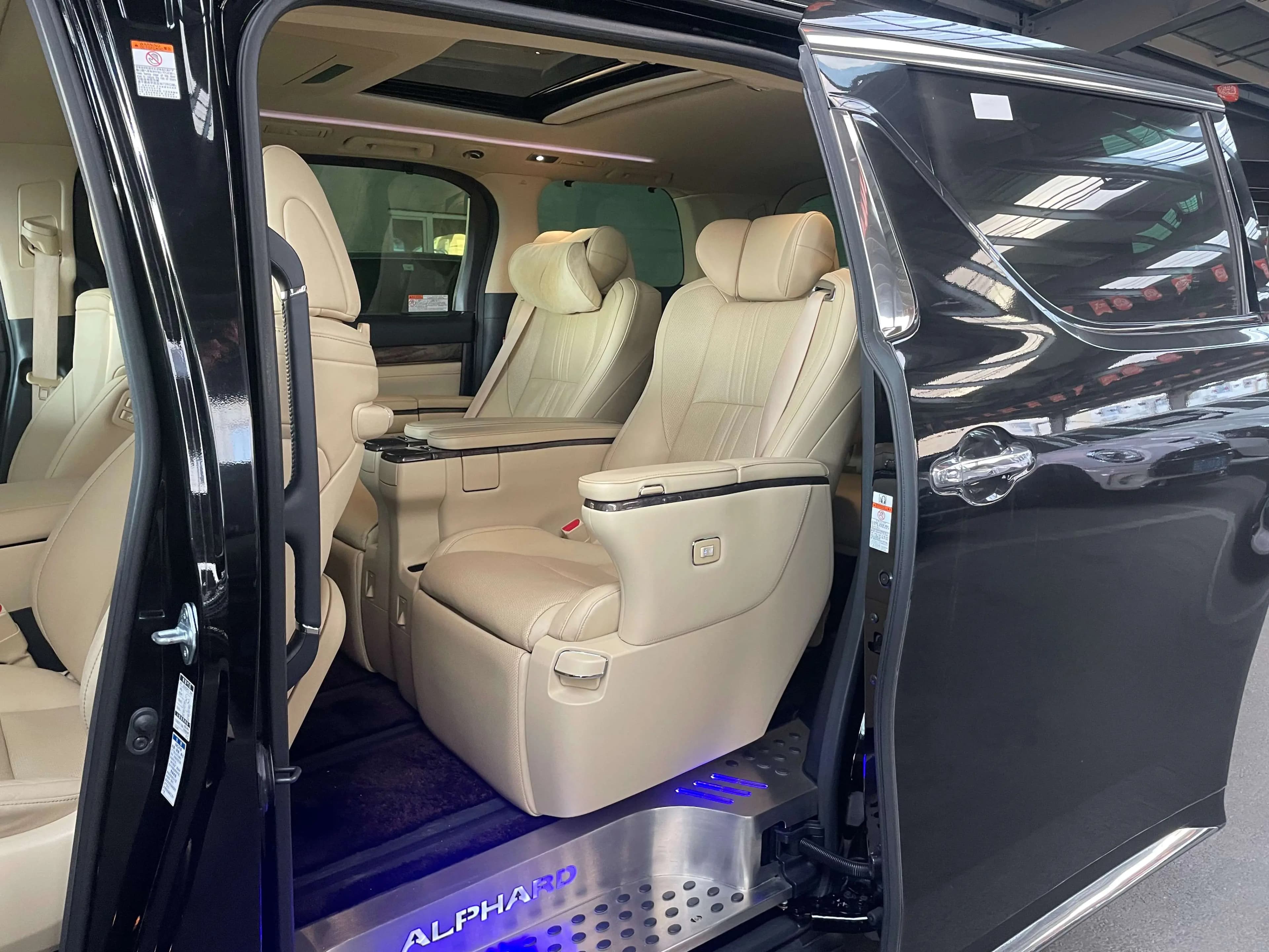 Toyota Alphard 2022 г. 68006 км. — фото 7