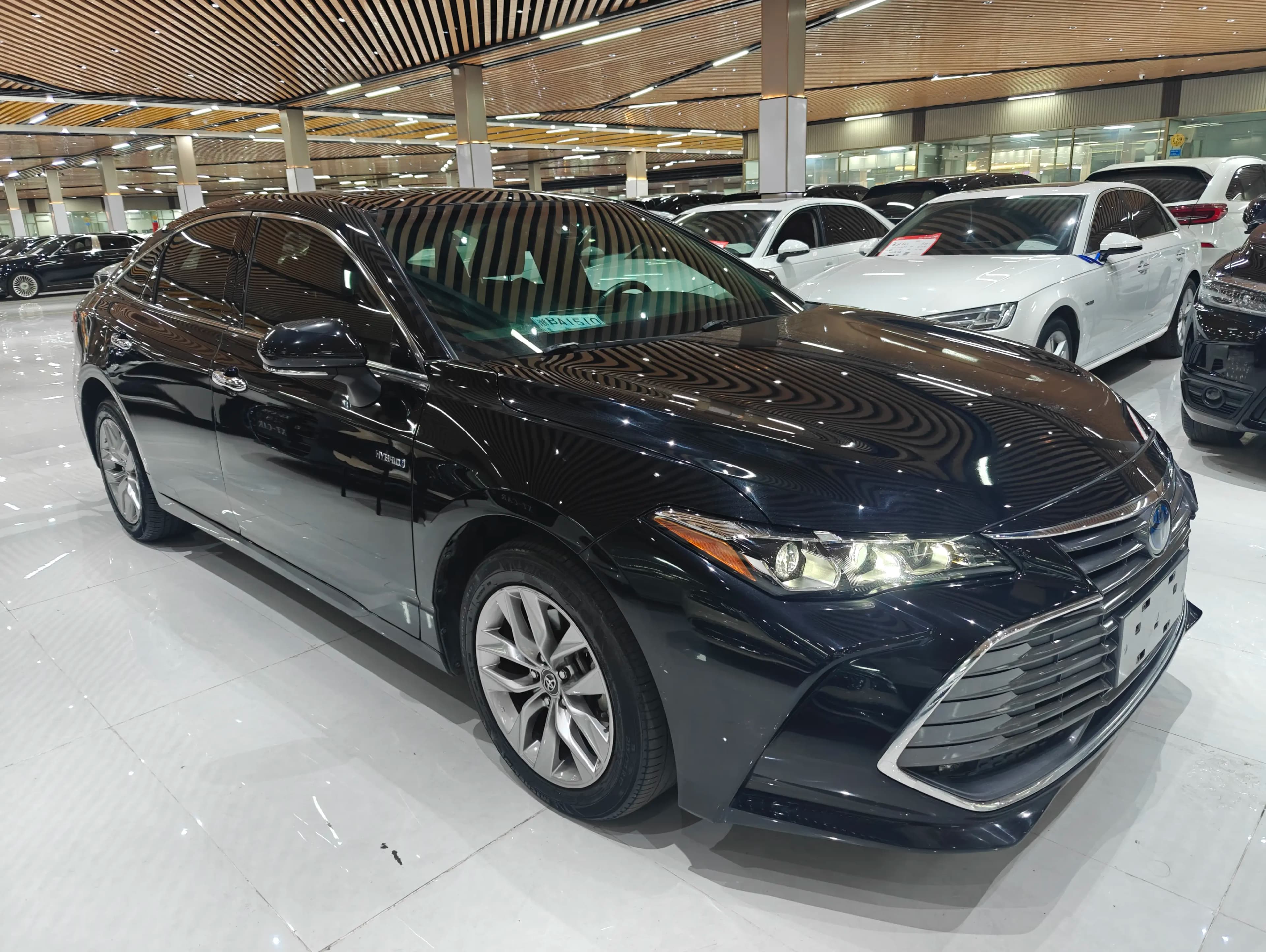 Toyota Avalon 2021 г. 68125 км. — фото 3