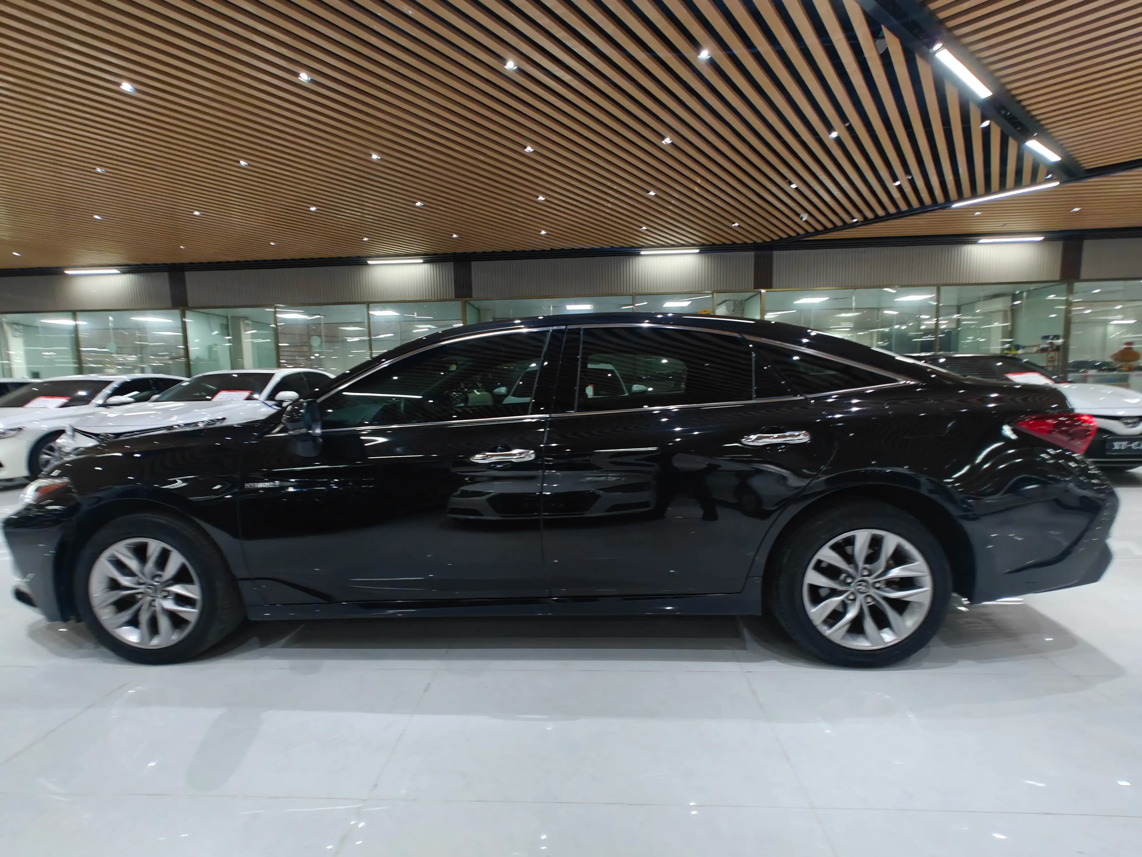 Toyota Avalon 2021 г. 68125 км. — фото 4
