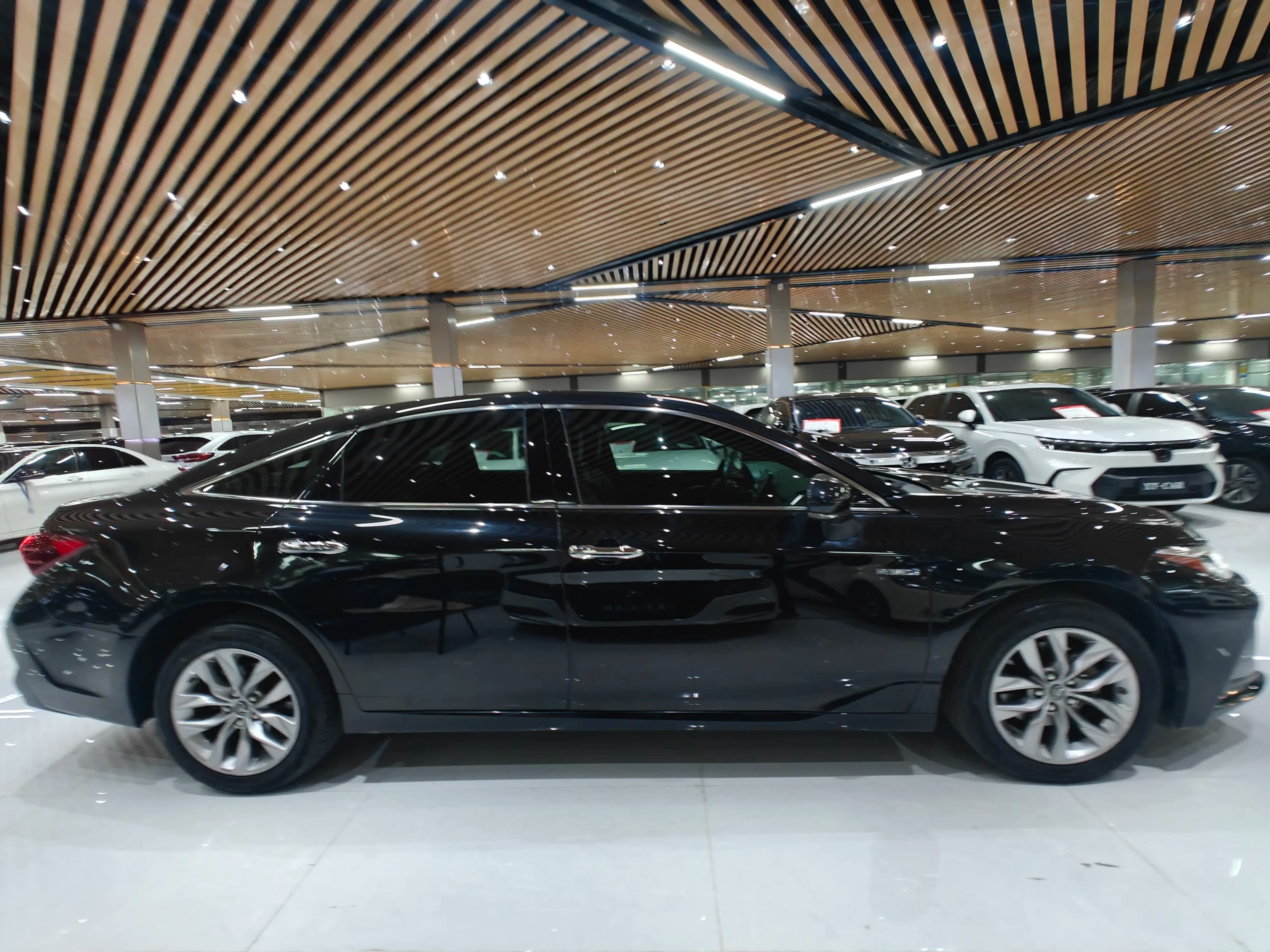 Toyota Avalon 2021 г. 68125 км. — фото 8