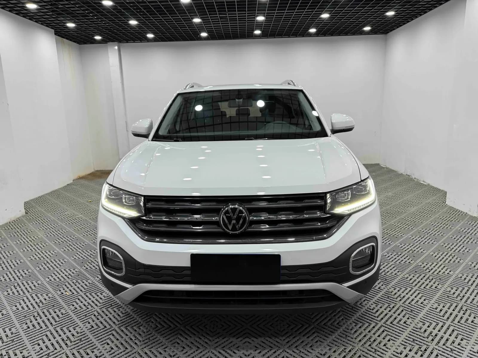 Volkswagen Explore the shadows 2023 г. 31034 км. — фото 2